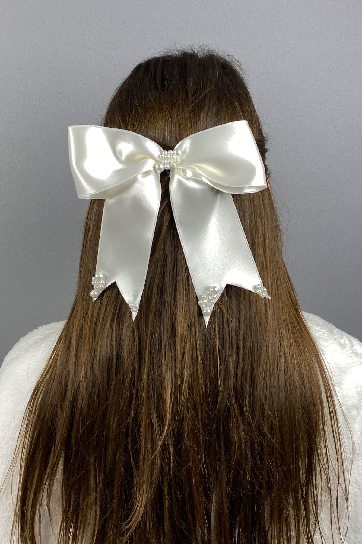 Krem İncili Tasarım Fiyonklu Saç Tokası