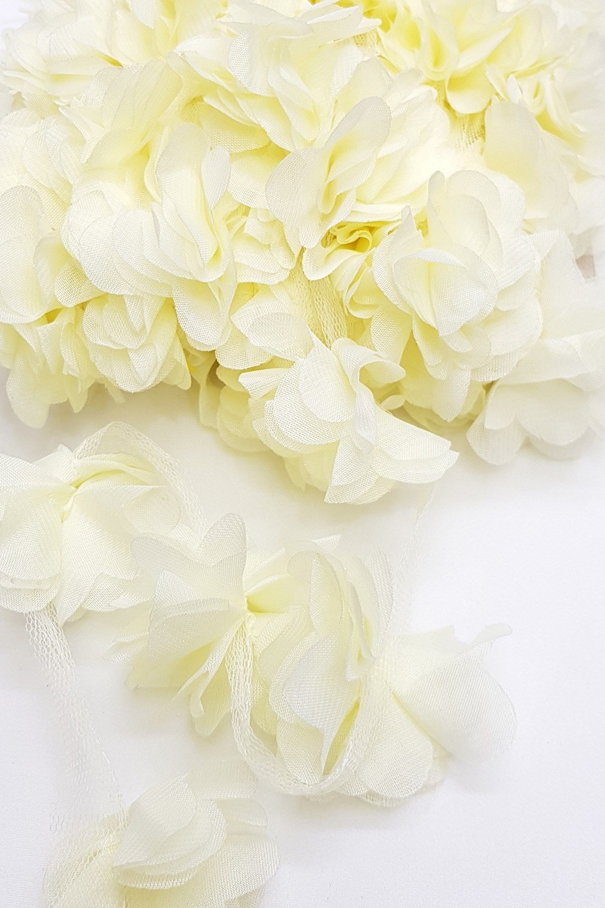 Krem Lazer Kesim Tül Çiçek
