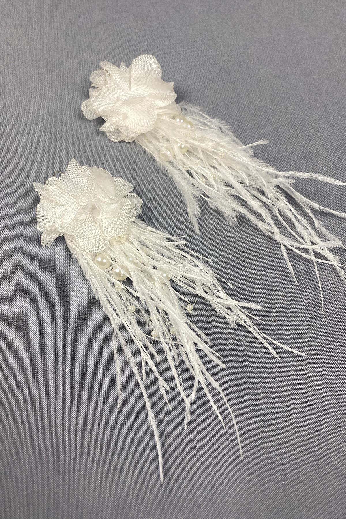 Lazer Çiçekli Hasırlı İncili Deve Kuşu Tüylü Küpe