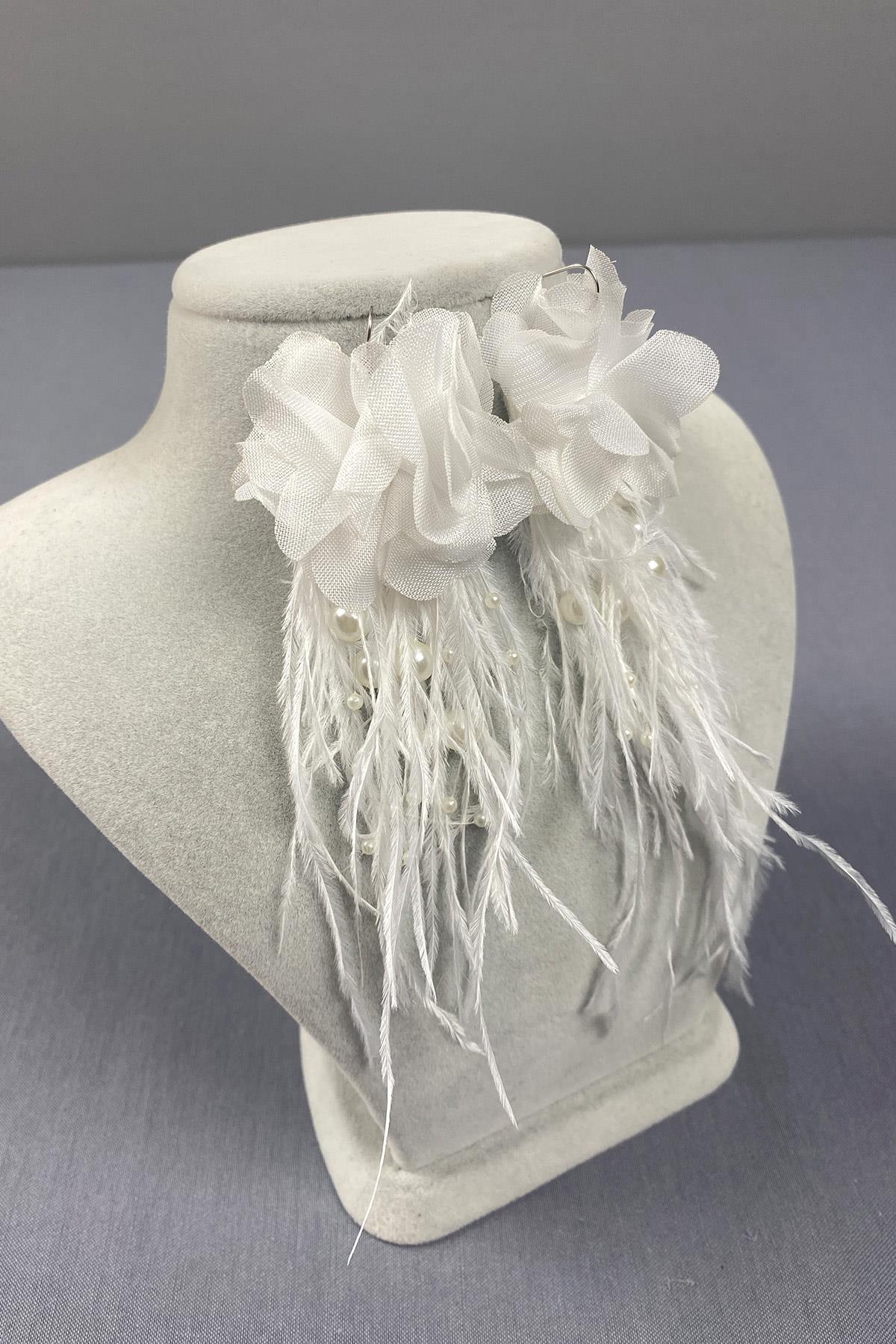 Lazer Çiçekli Hasırlı İncili Deve Kuşu Tüylü Küpe