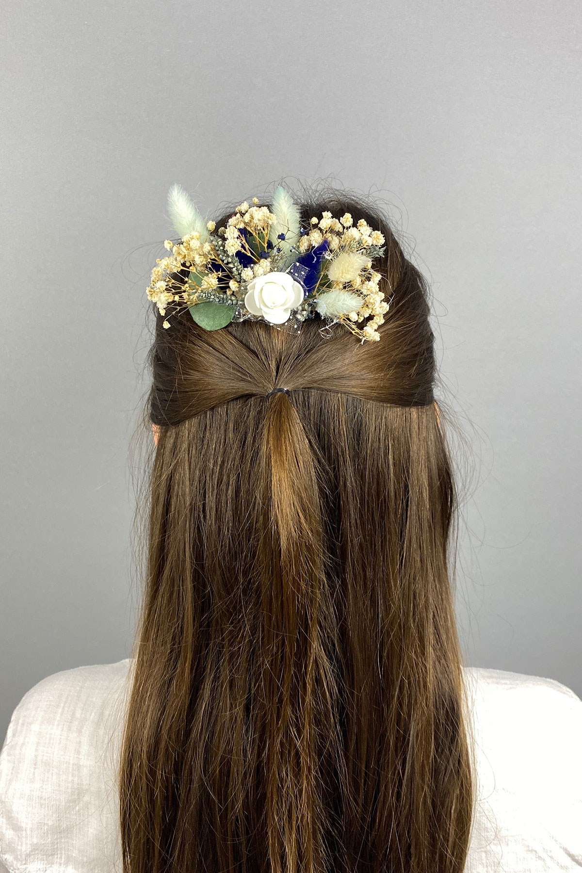 Mavi Kuru ve Yapay Çiçekli Taraklı Saç Tokası