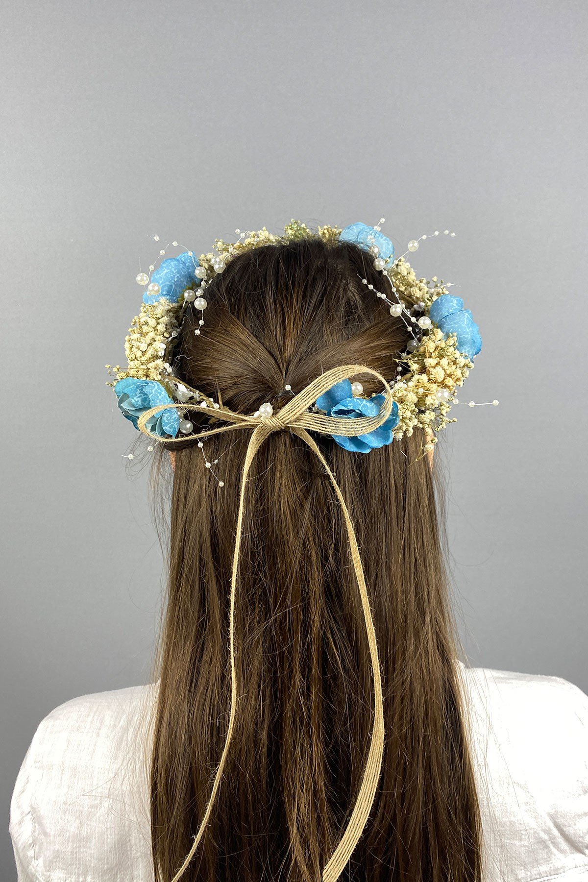 Mavi Şakayık Çiçekli Cipsolu İncili Fiyonklu Dış Çekim Gelin Tacı