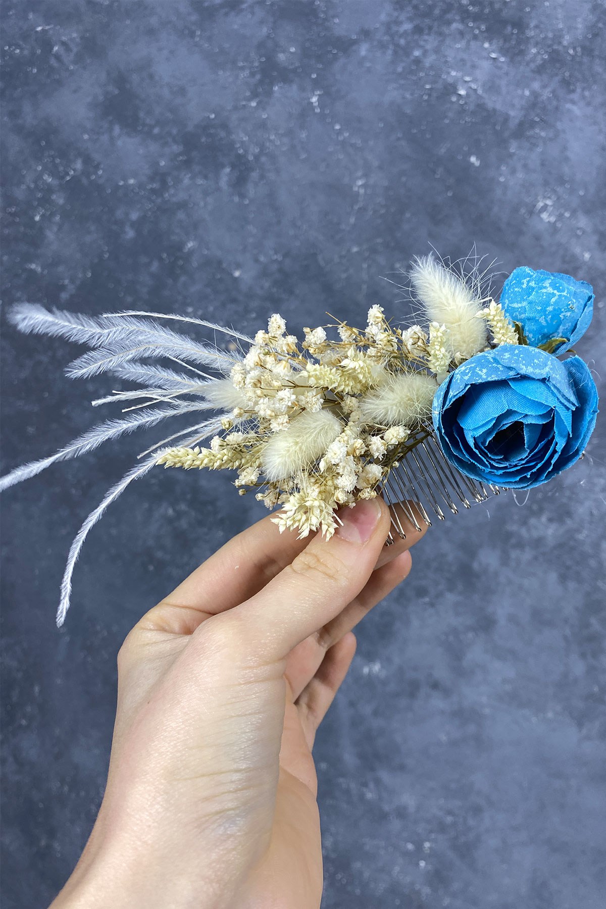 Mavi Tüylü ve Cipso Çiçekli Taraklı Saç Aksesuarı