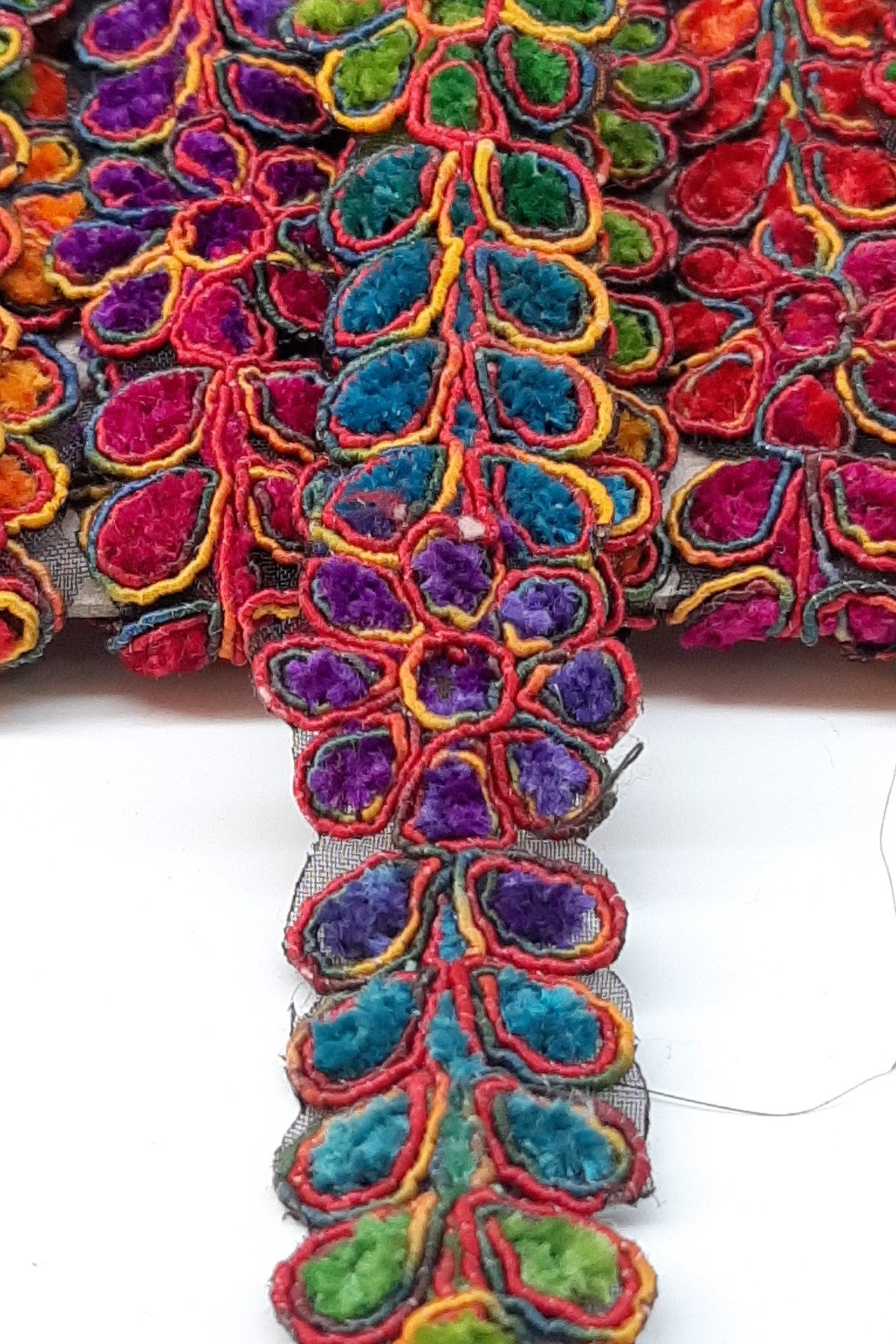 Oval Desenli Antik Şerip Güpür