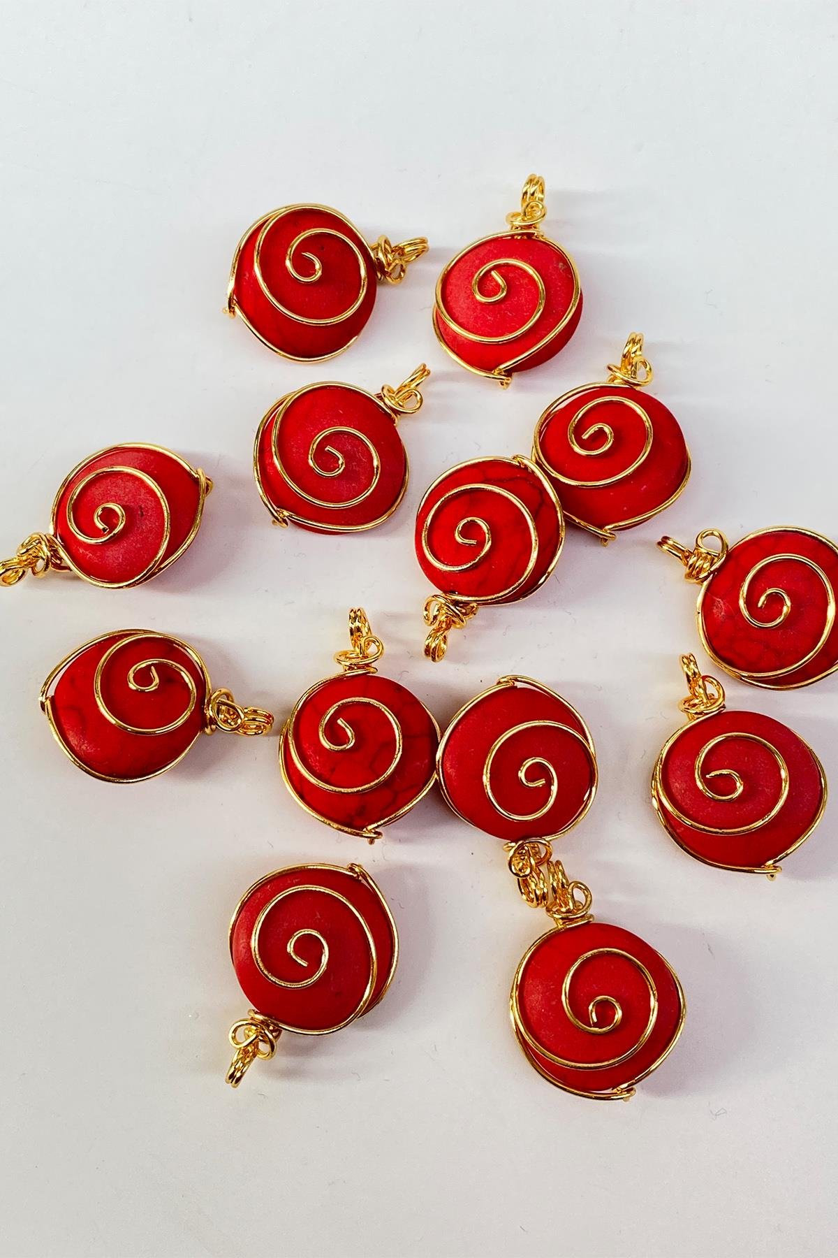 Oval Mercan Dogal Taşlı Gold Detaylı Kolye Ucu