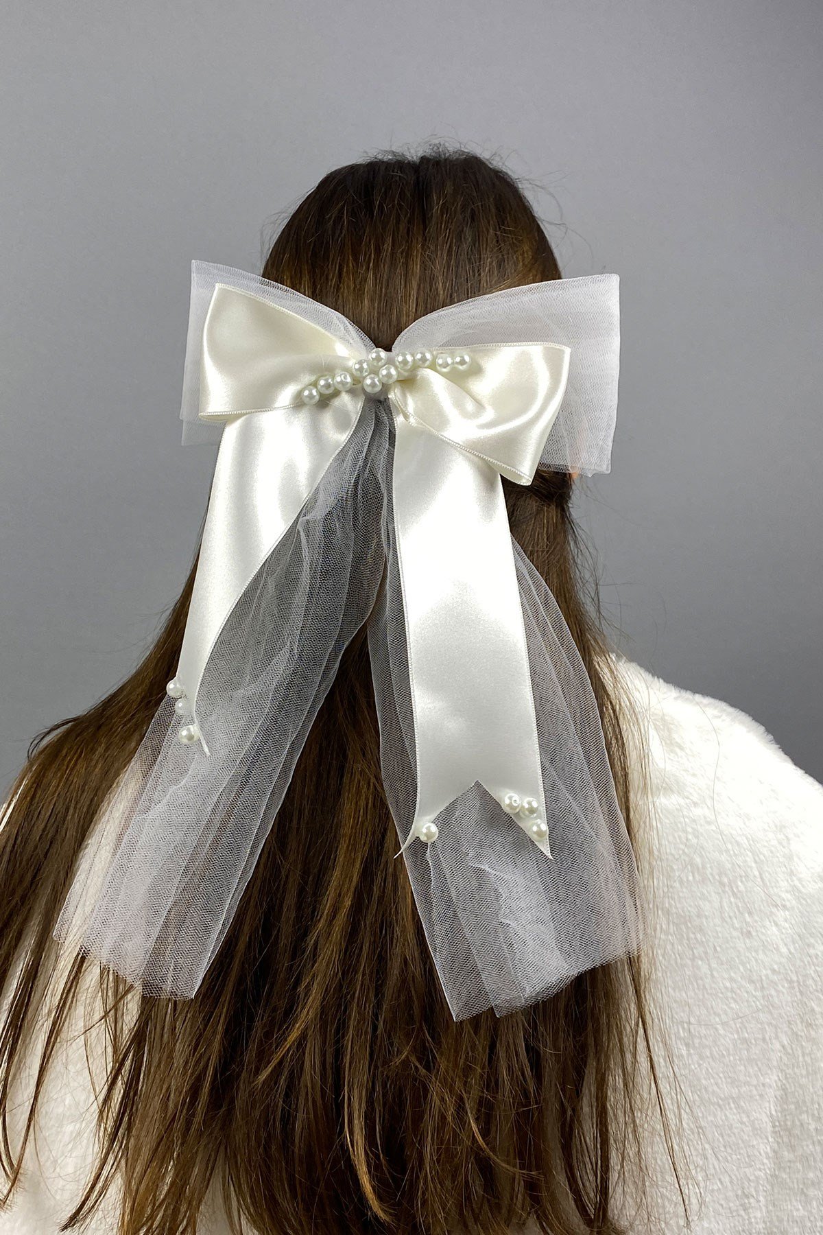 Özel İncili Fiyonklu Tüllü Saç Aksesuarı