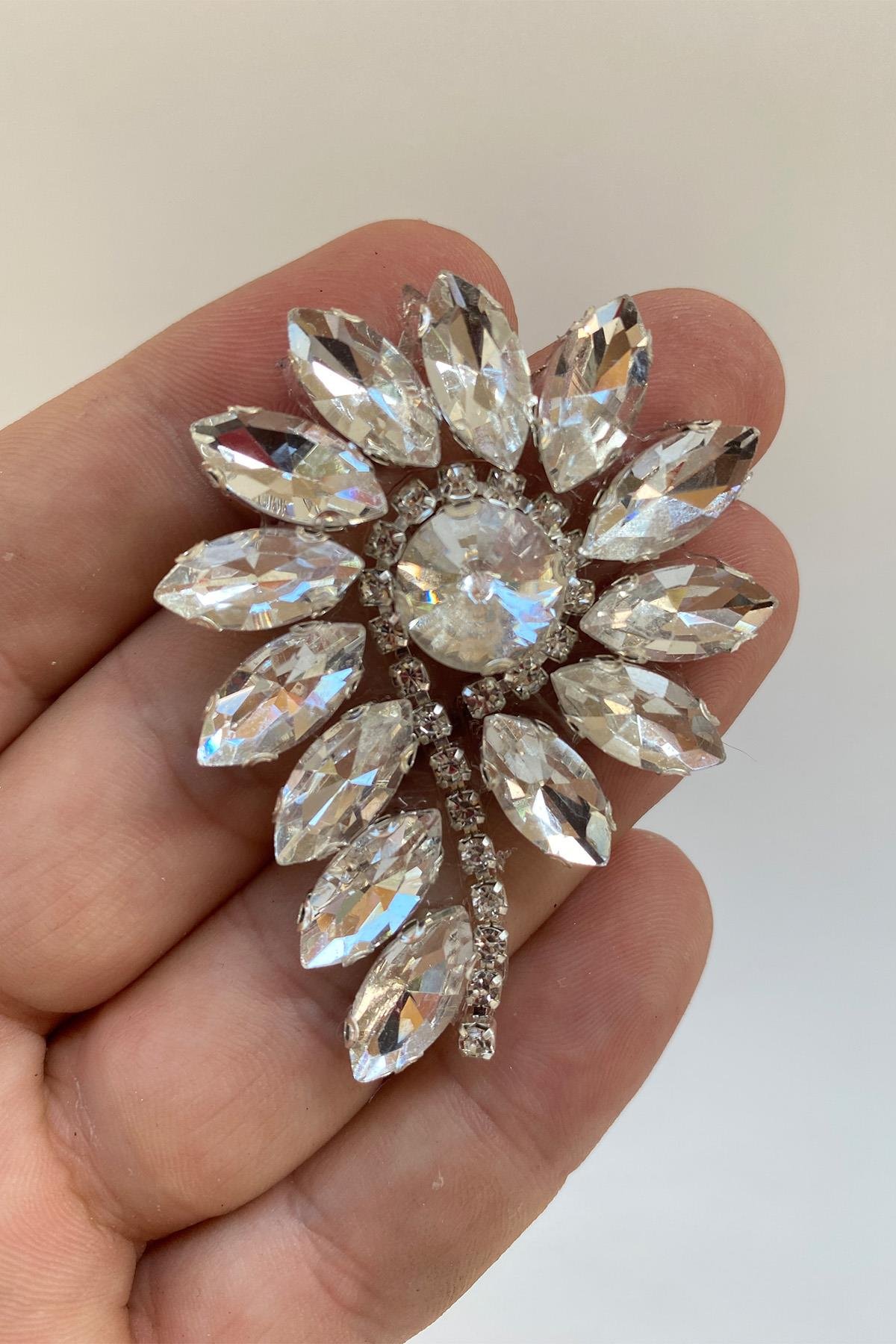 Papatya Desenli Ütüyle Yapışan Parlak Taşlı Aplik