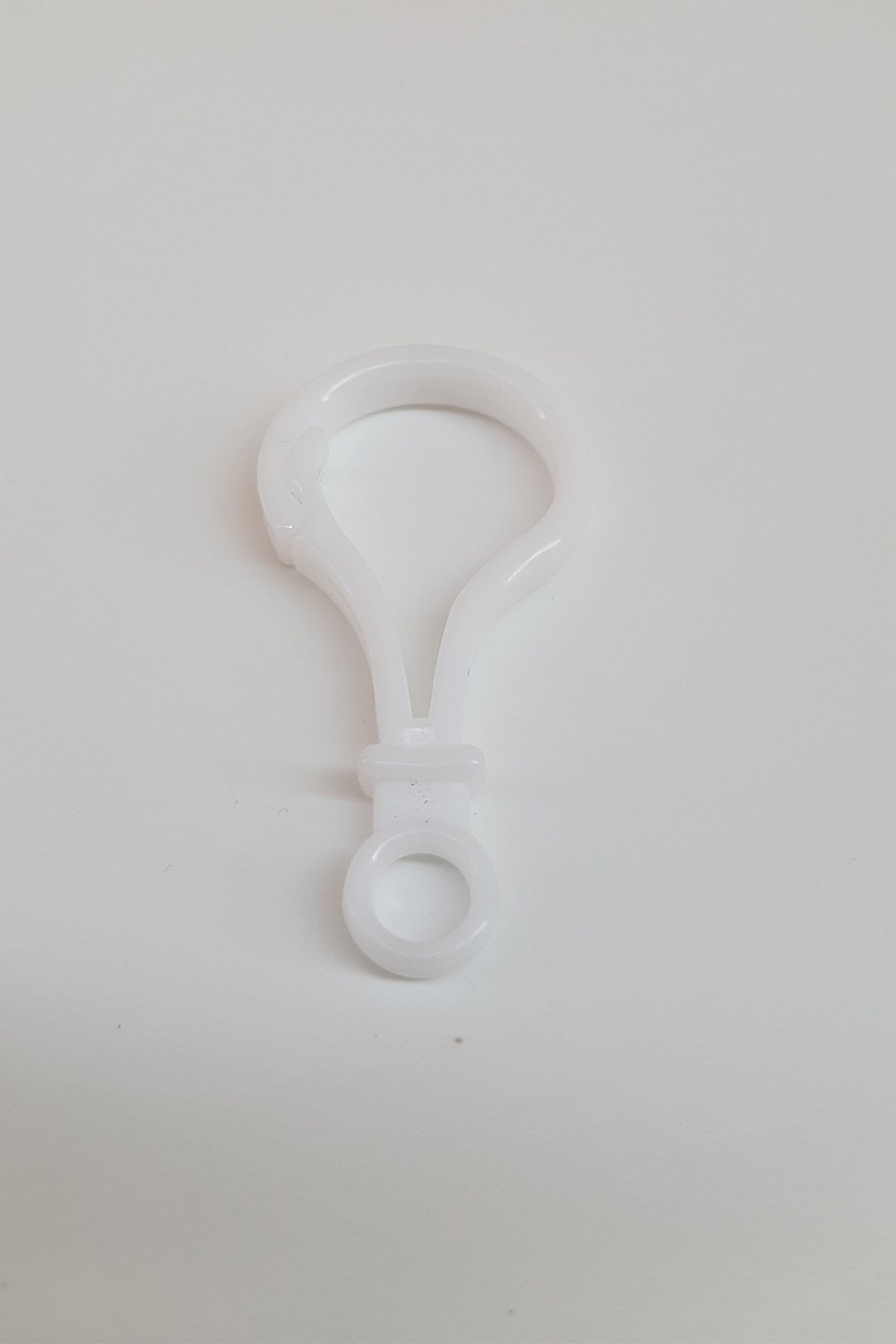 Plastik Soru İşareti Beyaz Emzik Askısı