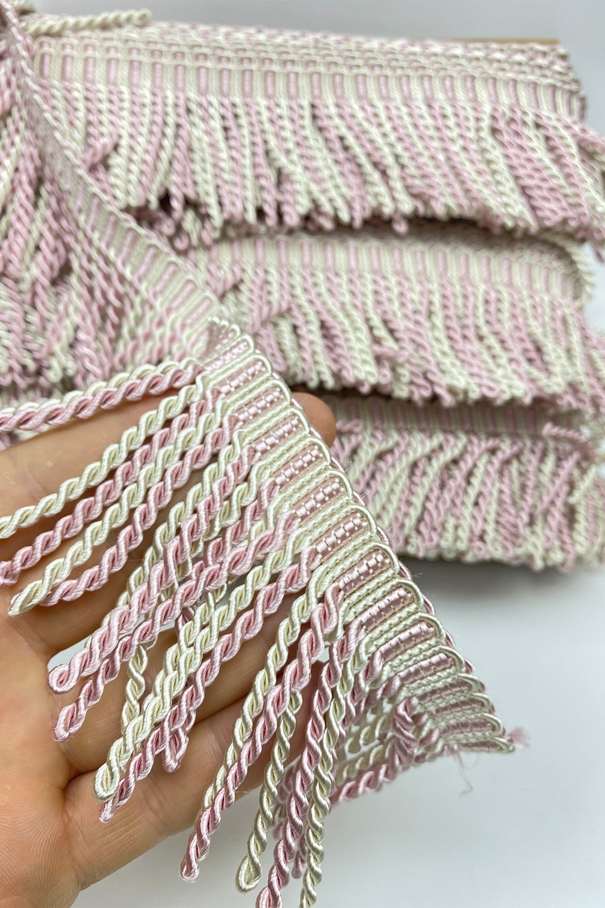 Pudra Krem Bulyon Saçak Püskül