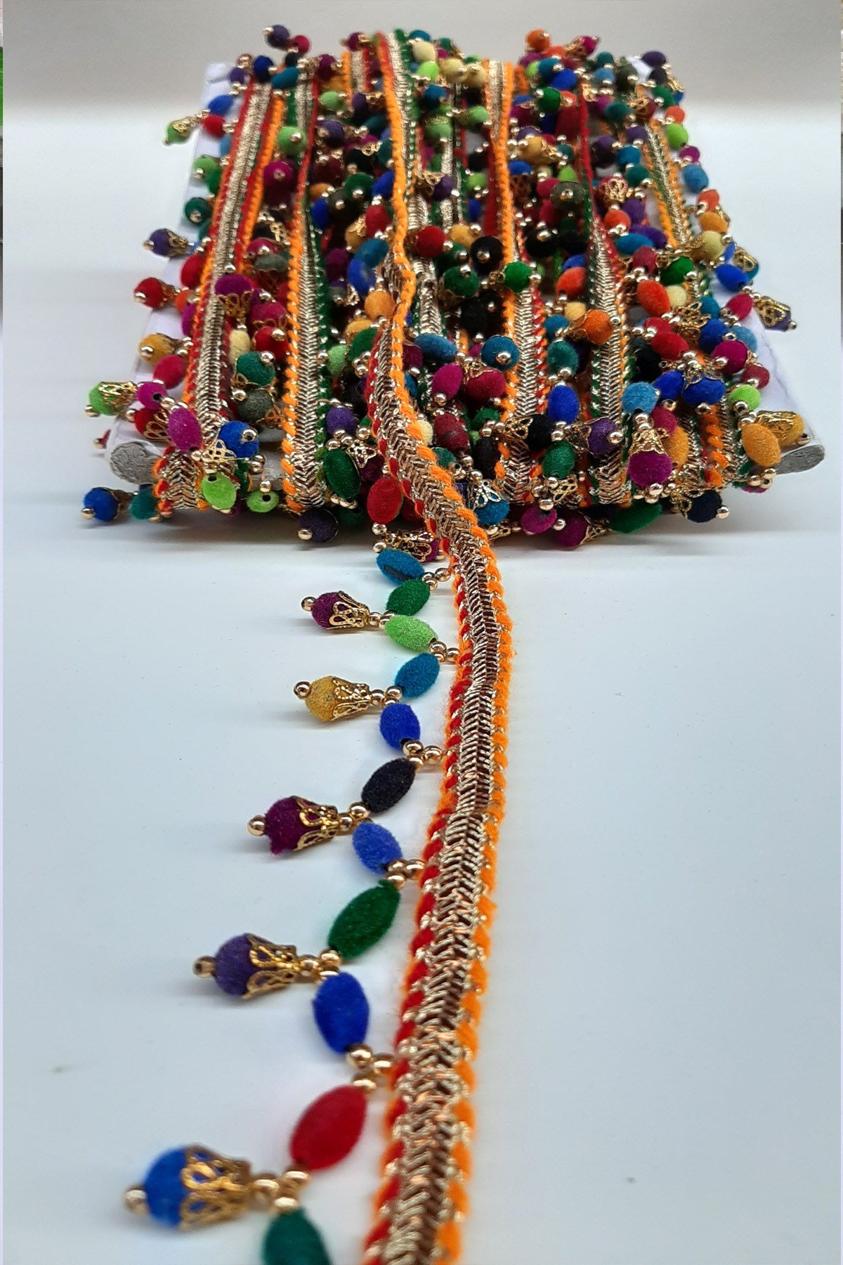 Renkli Kadife Badem Metalli Sacak Serit