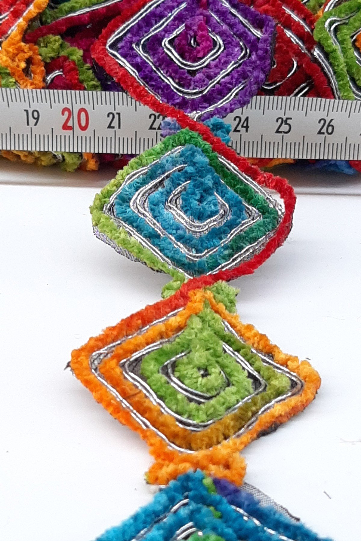 Renkli Kare Sarmal Desenli Antik Şerip Güpür