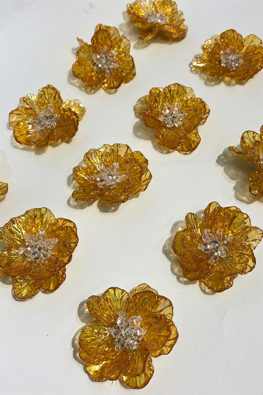 Sarı Sedef Yapraklı Kristal Boncuklu İncili Broş