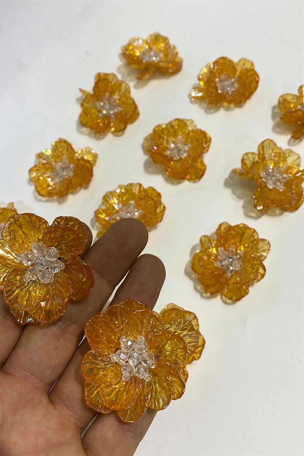 Sarı Sedef Yapraklı Kristal Boncuklu İncili Broş