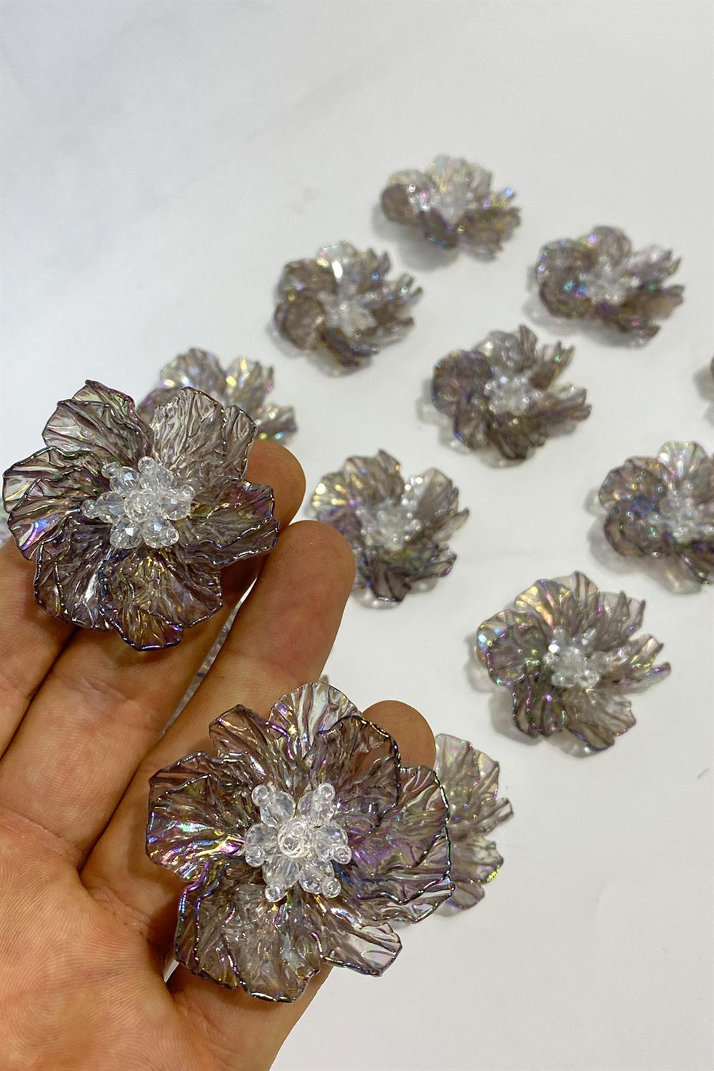 Sedef Yapraklı Kristal Boncuklu İncili Broş