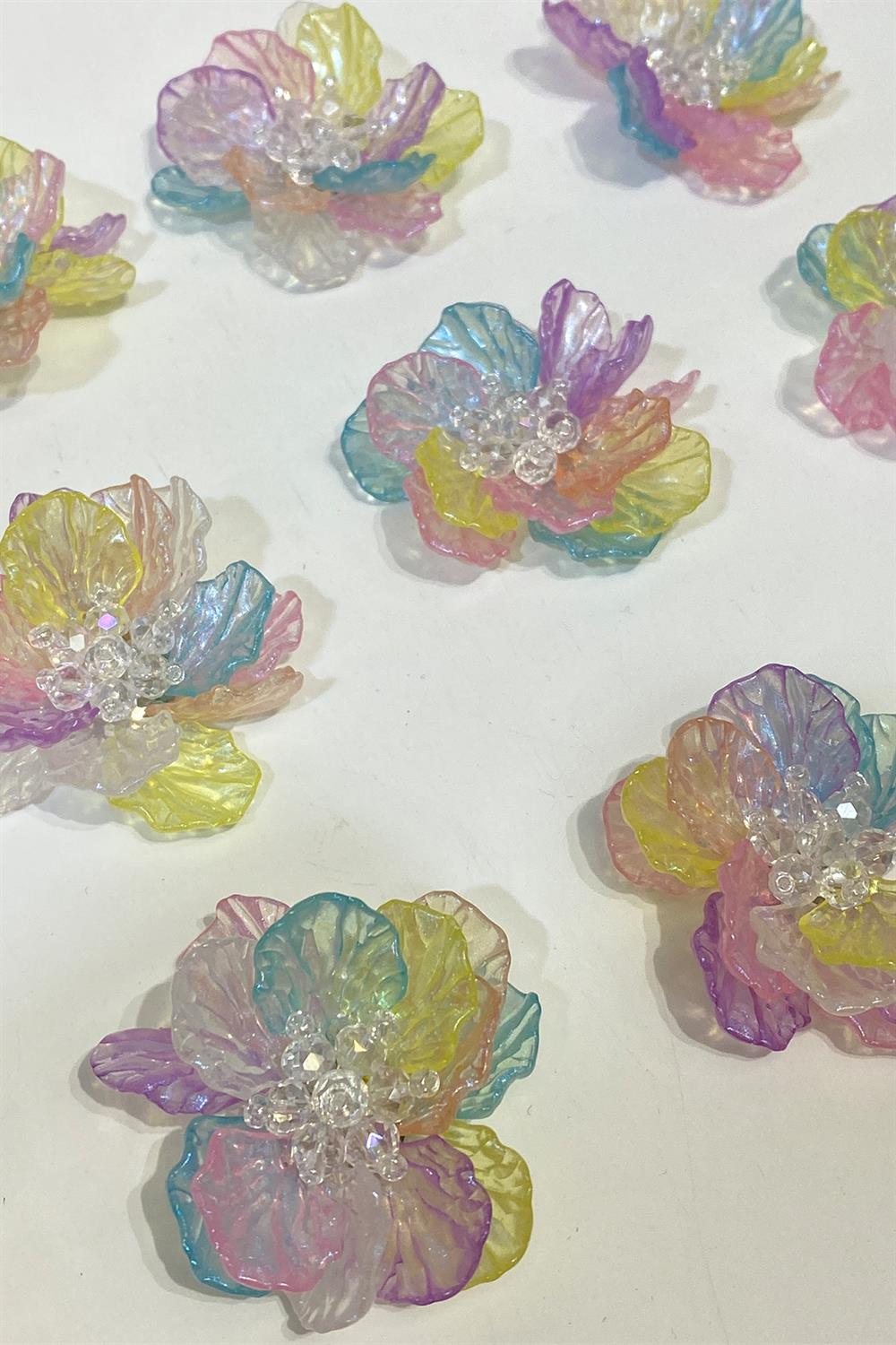 Sedef Yapraklı Kristal Boncuklu İncili Broş