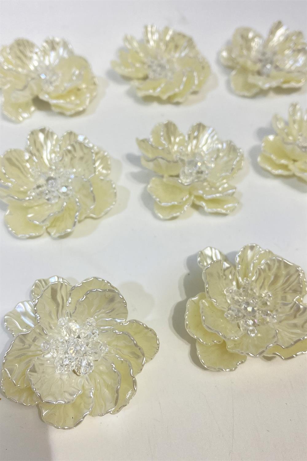 Sedef Yapraklı Kristal Boncuklu İncili Broş