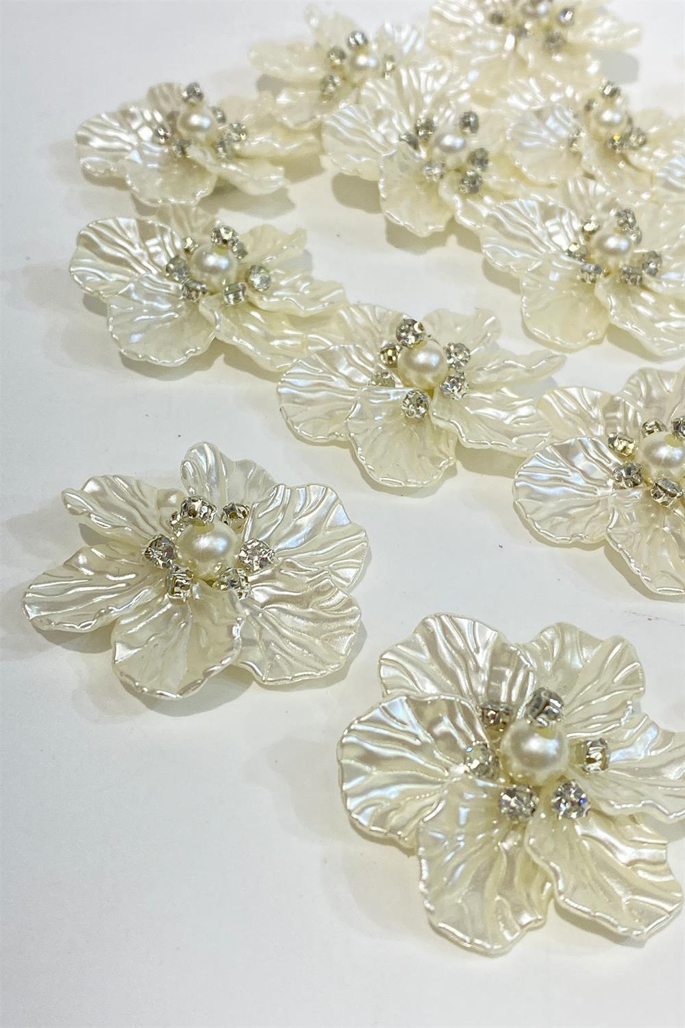 Sedef Yapraklı Taşlı İncili Broş