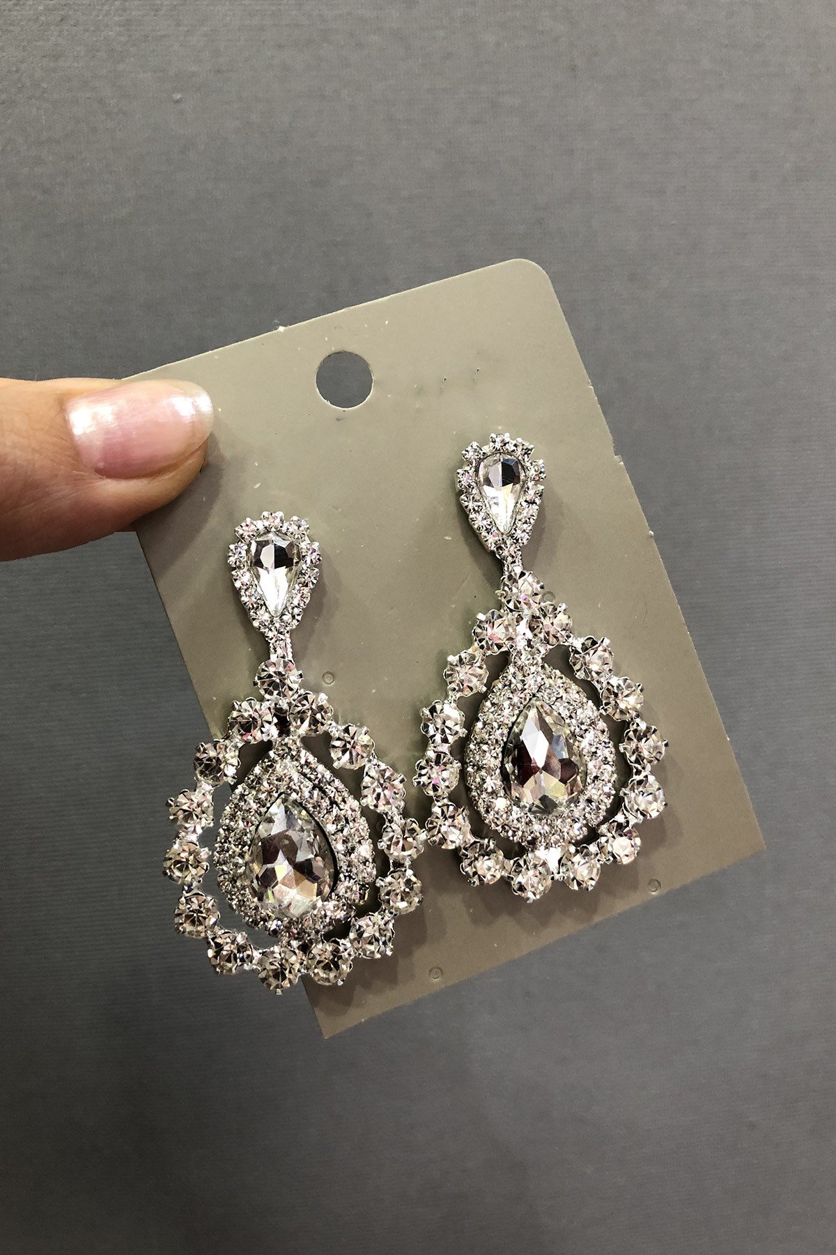 Şeffaf Kristal Cam Taşlı Beyaz Küpe