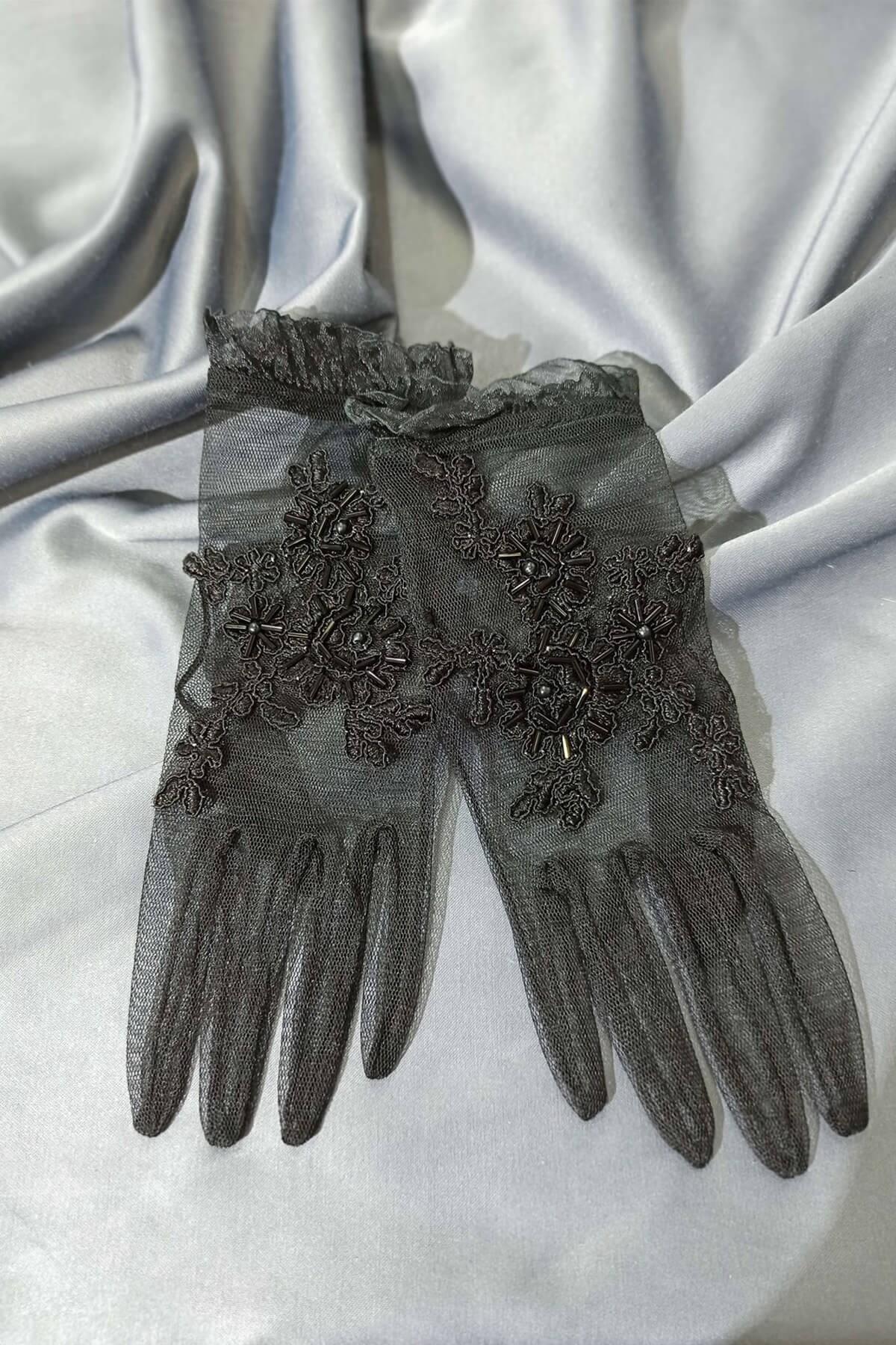 siyah-boncuk-islemeli-eldiven-7-4d2b.jpg