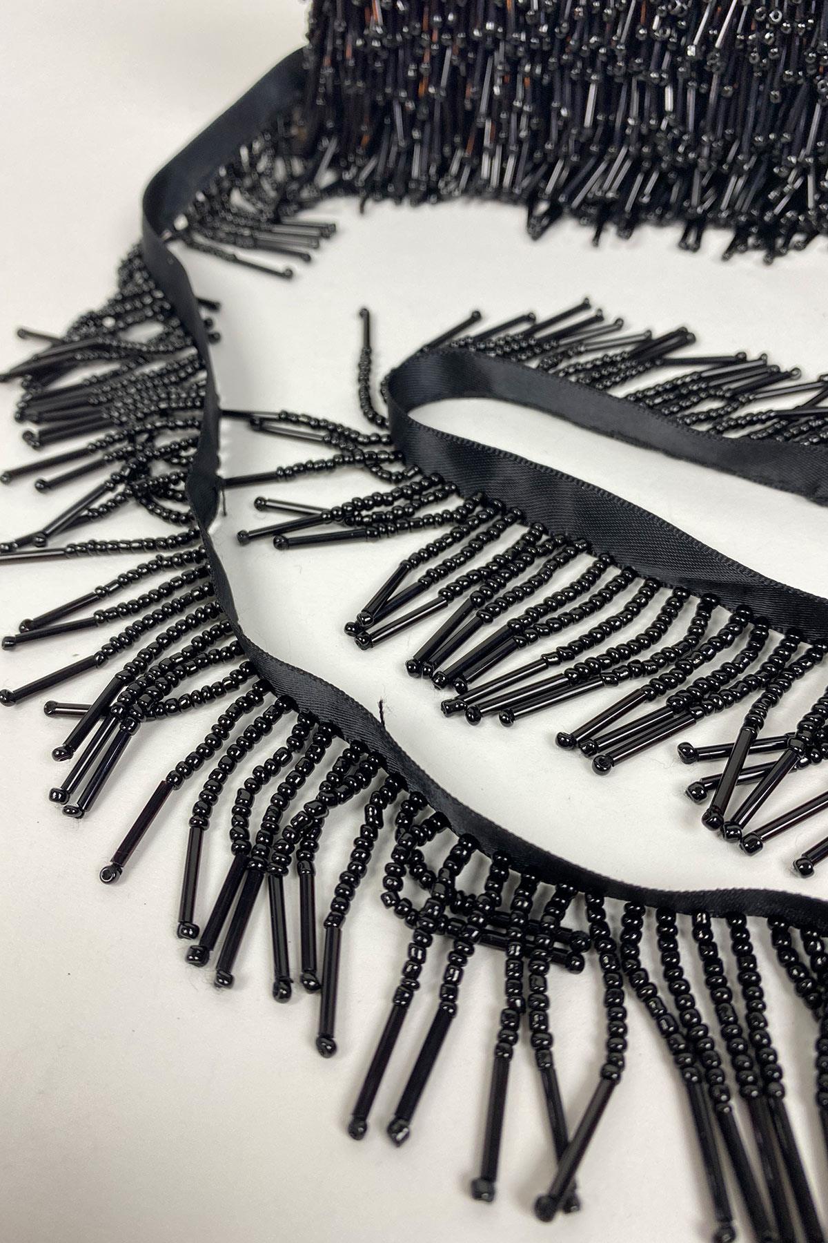 Siyah Boru Ve Kum Boncuk İşlemeli Saçak Şerit