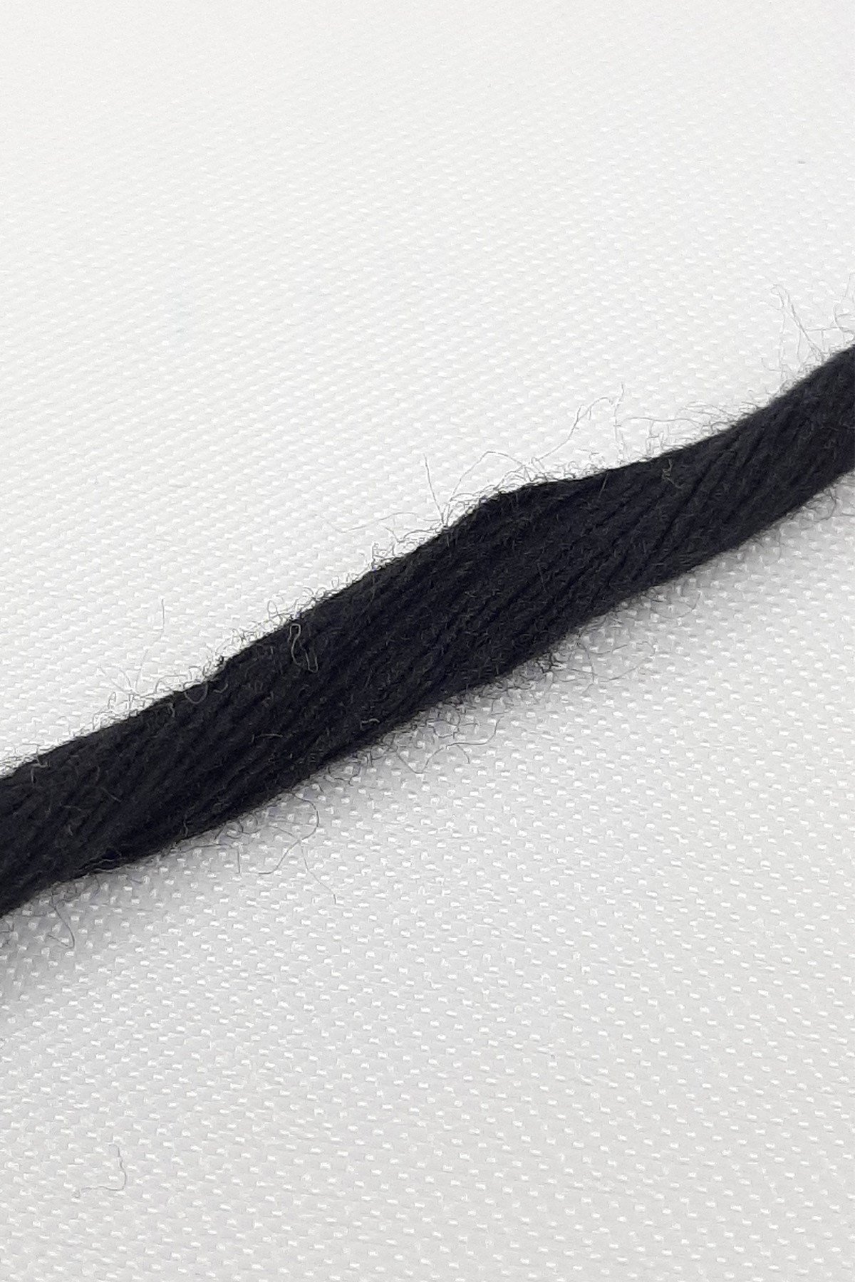 Siyah İnce Büklüm Makrome