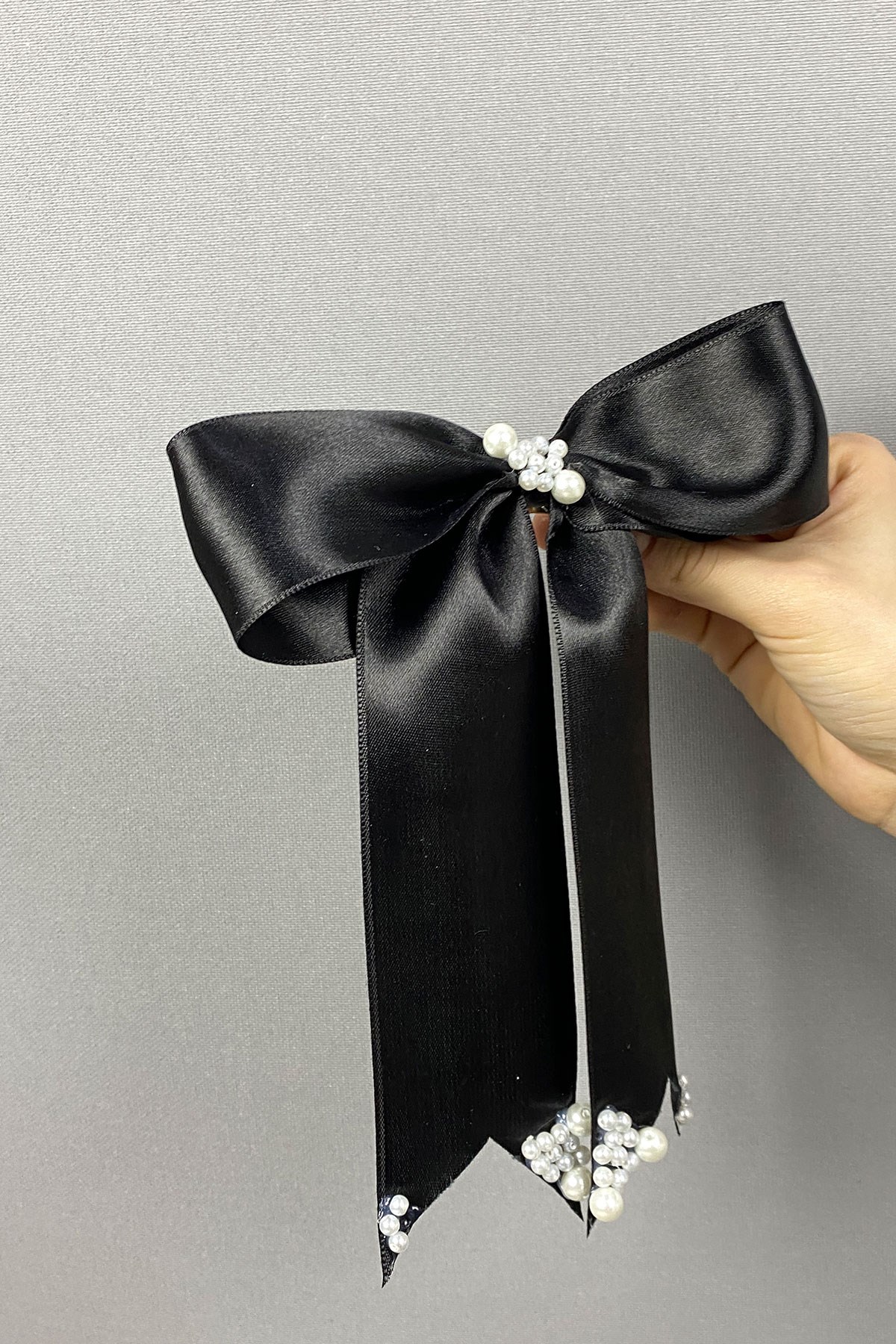 Siyah İncili Tasarım Fiyonklu Saç Tokası