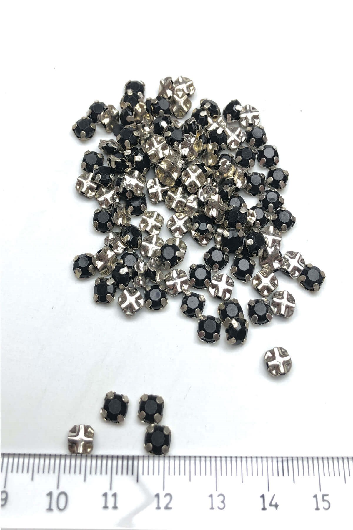 Siyah Küçük Kasalı Dikme Taş 25 adet