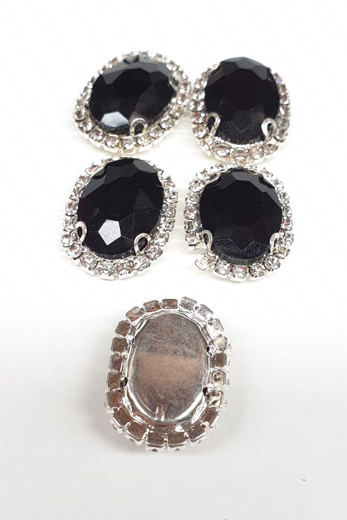 Siyah Oval Kasalı Dikme Taş