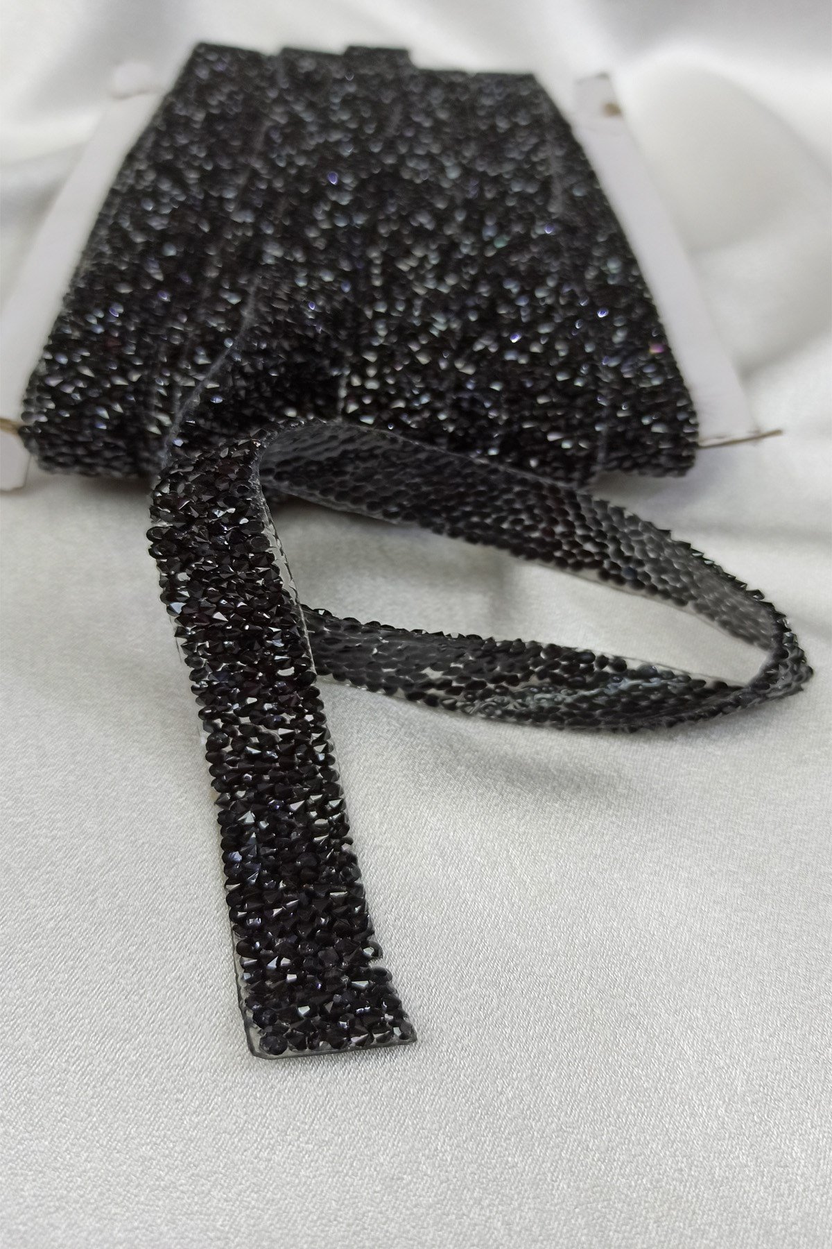 Siyah Renk Ütü İle Yapışan Şerit