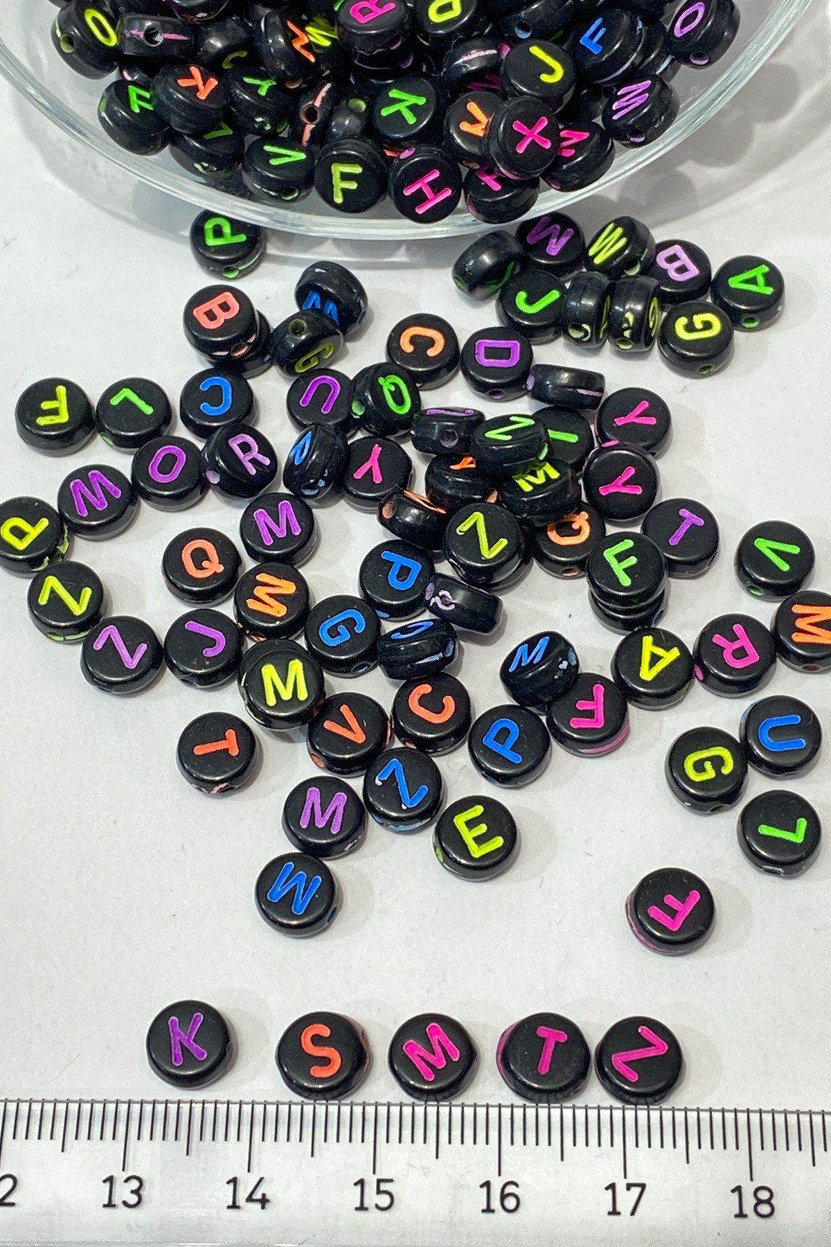 Siyah-Renkli Yuvarlak Harf Boncuk 100 Adet