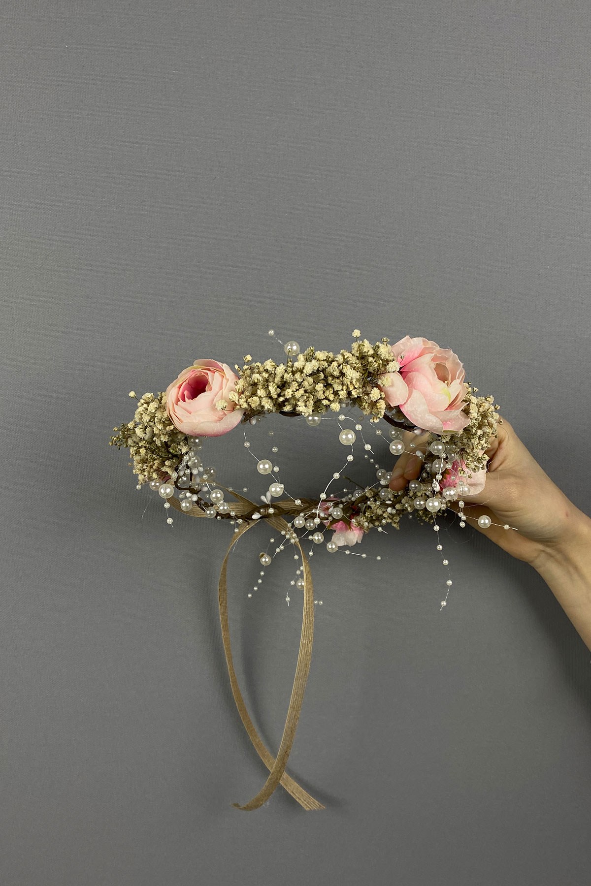 Somon Şakayık Çiçekli Cipsolu İncili Fiyonklu Dış Çekim Gelin Tacı