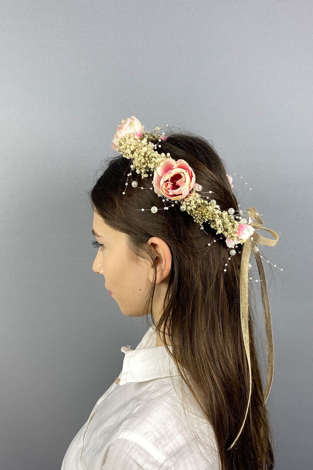 Somon Şakayık Çiçekli Cipsolu İncili Fiyonklu Dış Çekim Gelin Tacı