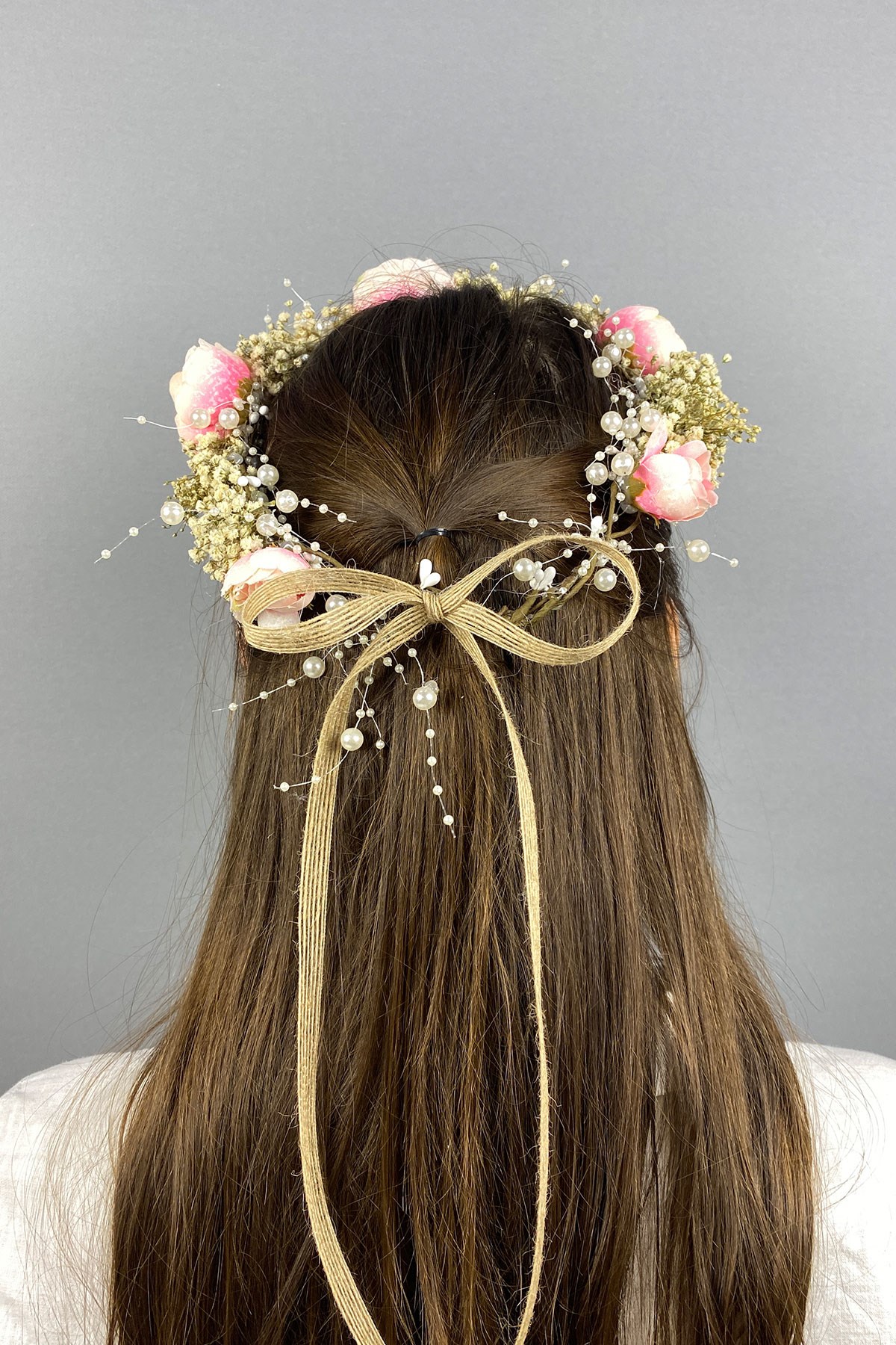 Somon Şakayık Çiçekli Cipsolu İncili Fiyonklu Dış Çekim Gelin Tacı