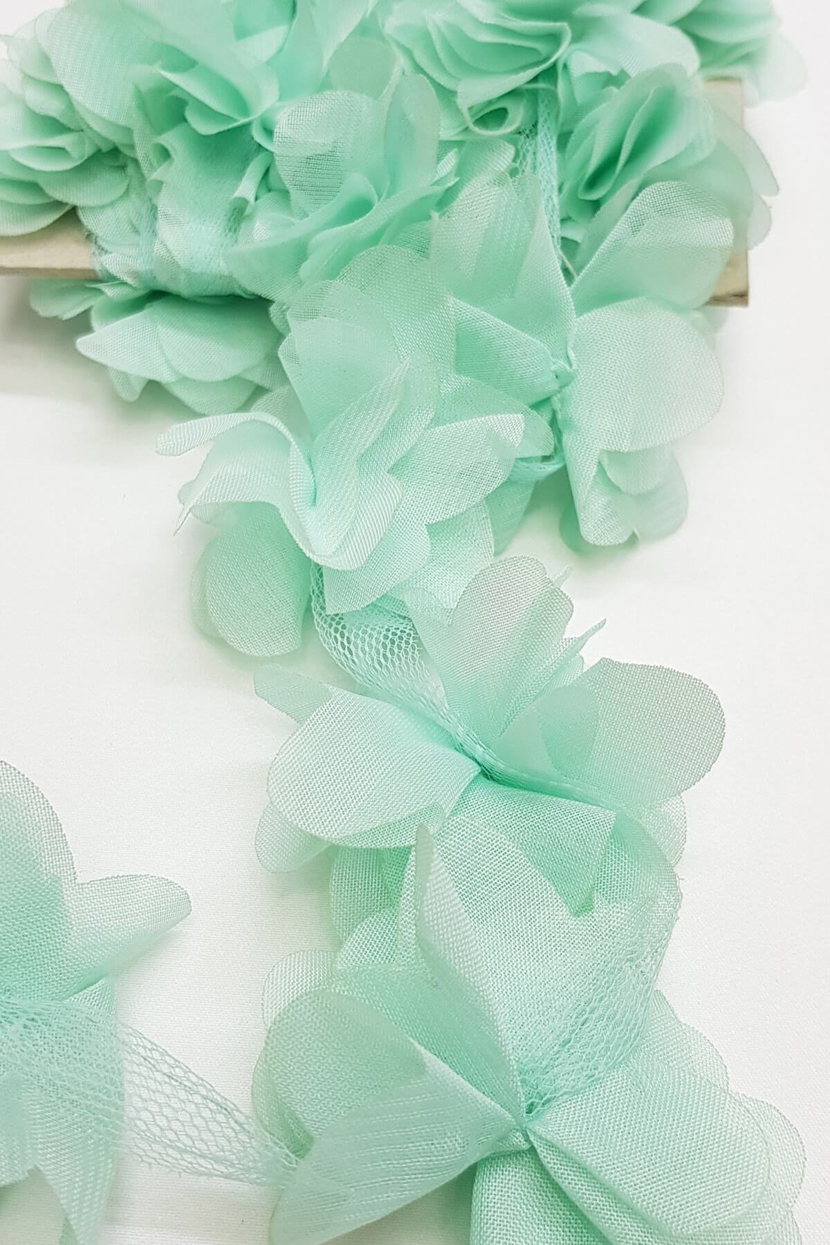 Su Yeşili Lazer Kesim Tül Çiçek