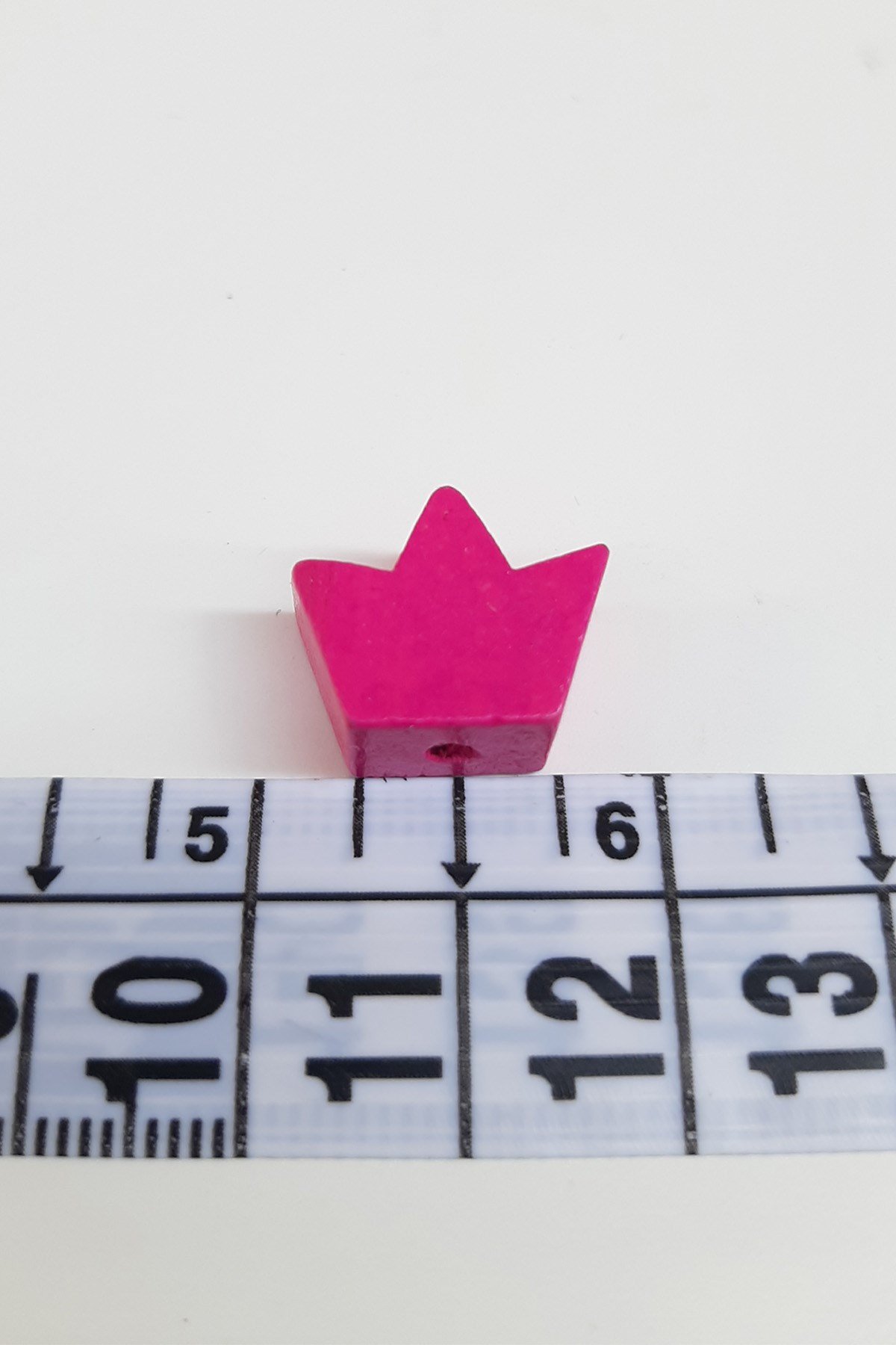 Taç Motifli Fuşya Renk Ahşap Boncuk