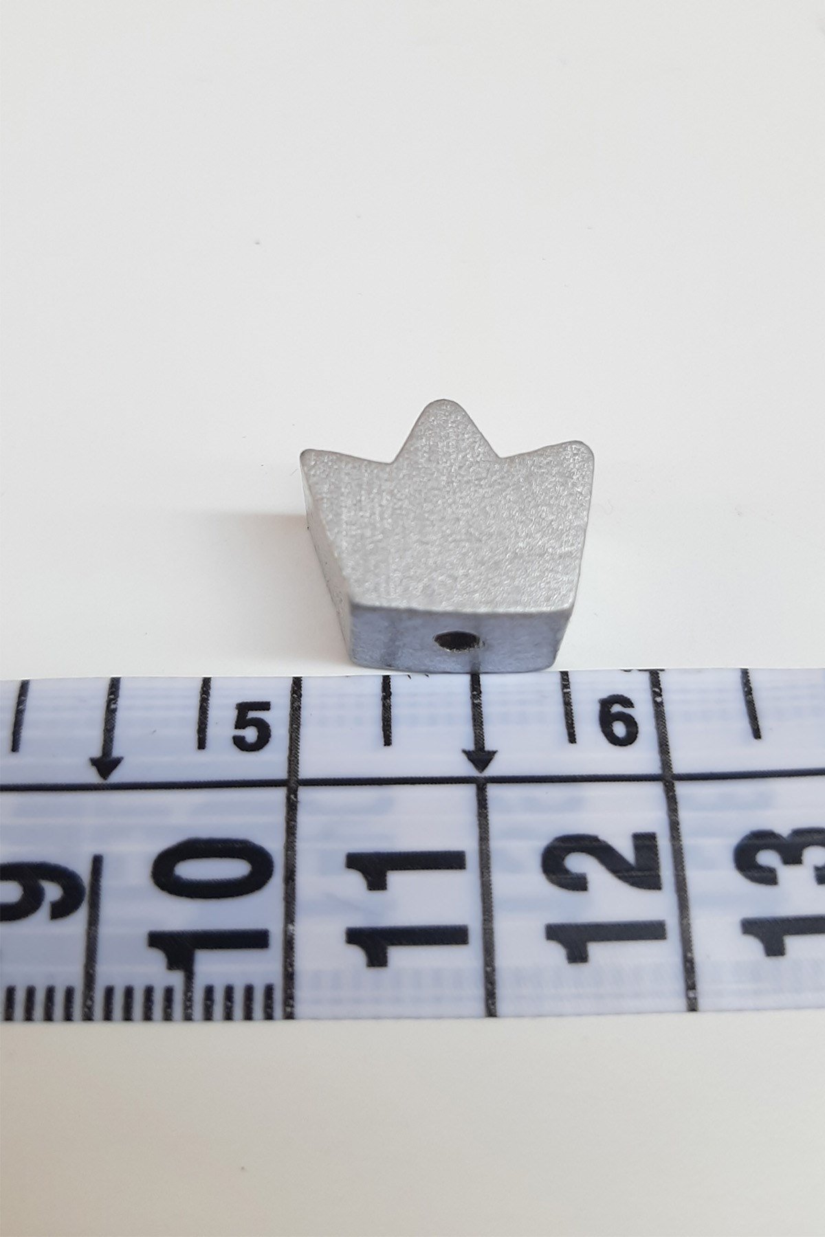 Taç Motifli Gümüş Renk Ahşap Boncuk