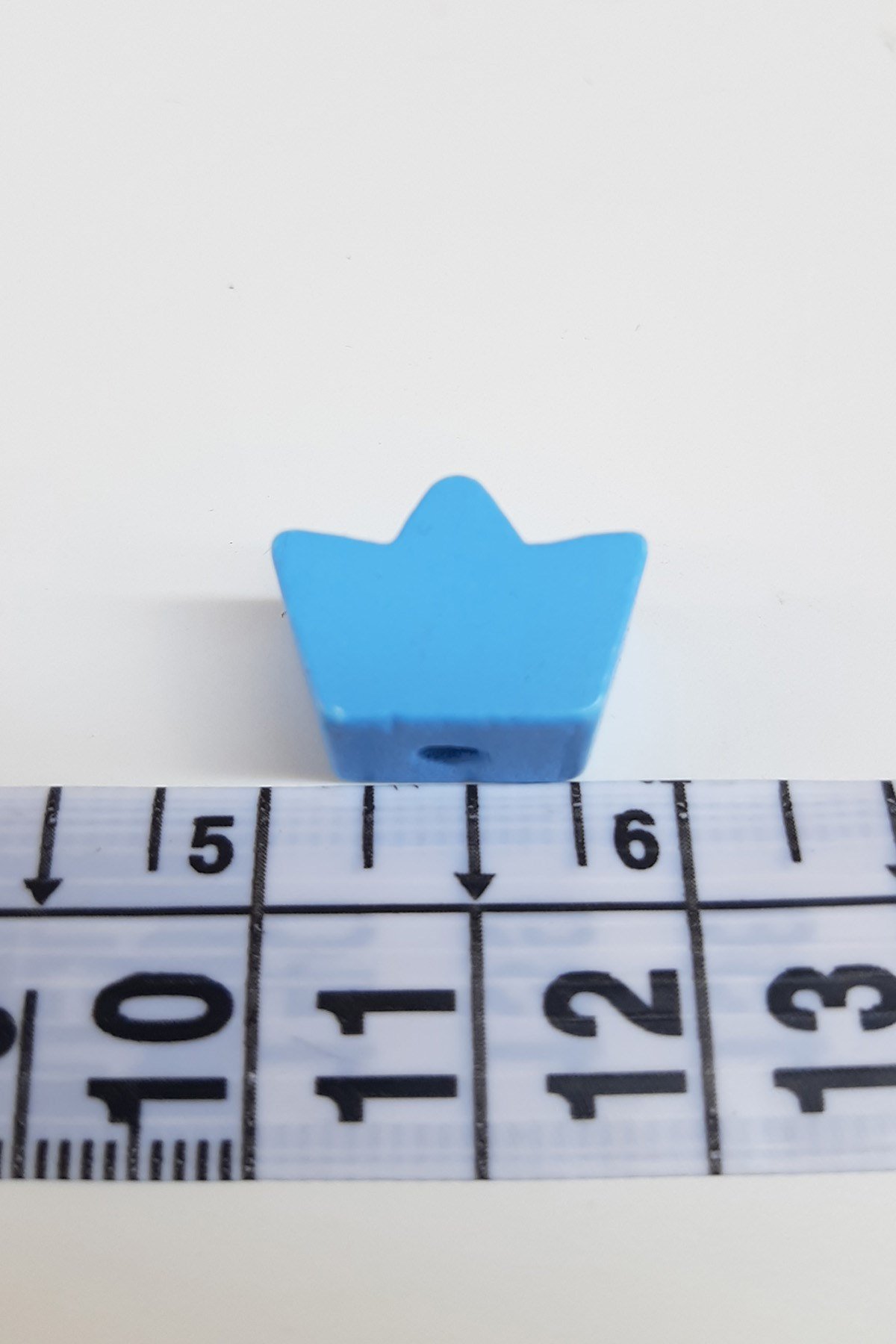 Taç Motifli Mavi Ahşap Boncuk