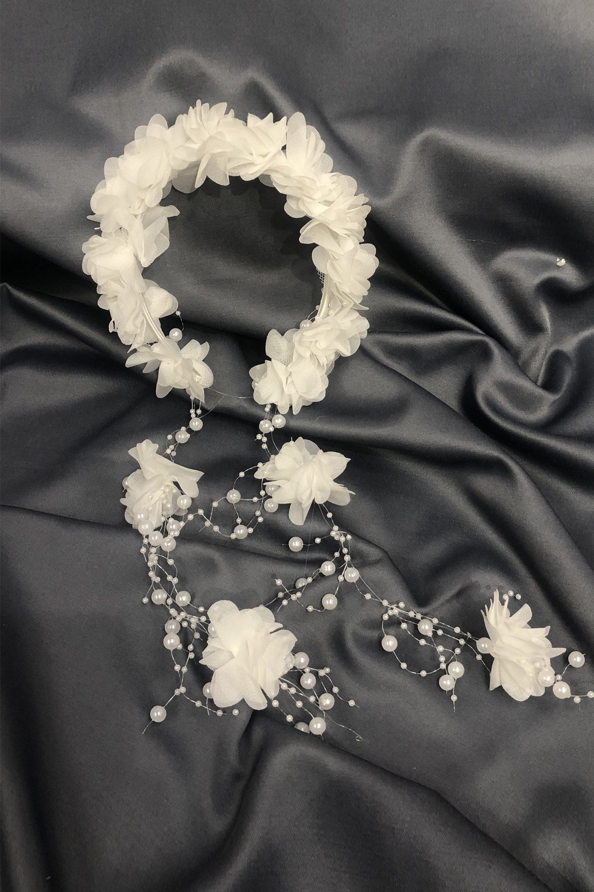 Tüylü İncili Lohusa Terliği ve Çiçekli Taç