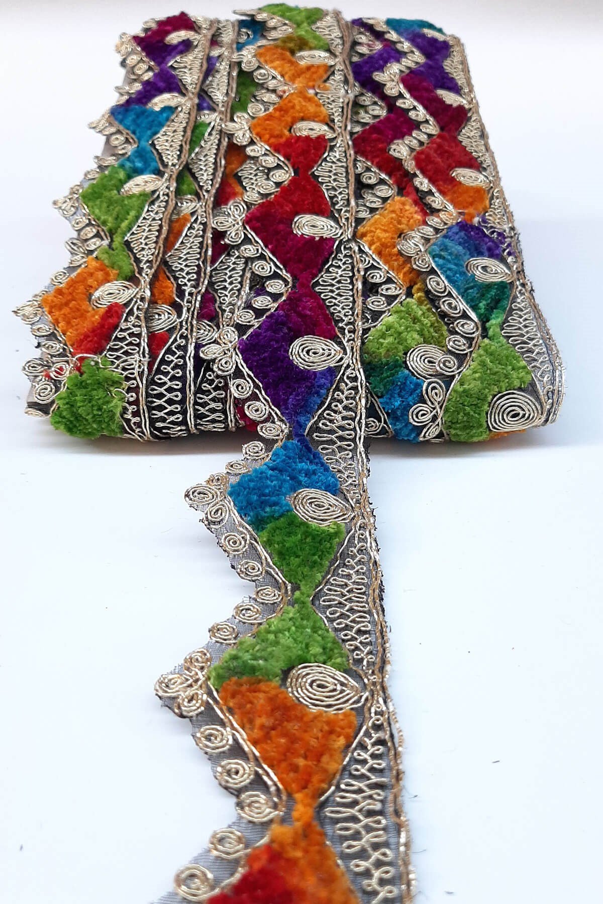 Üçgen Kenar Desenli Antik Şerit Güpür