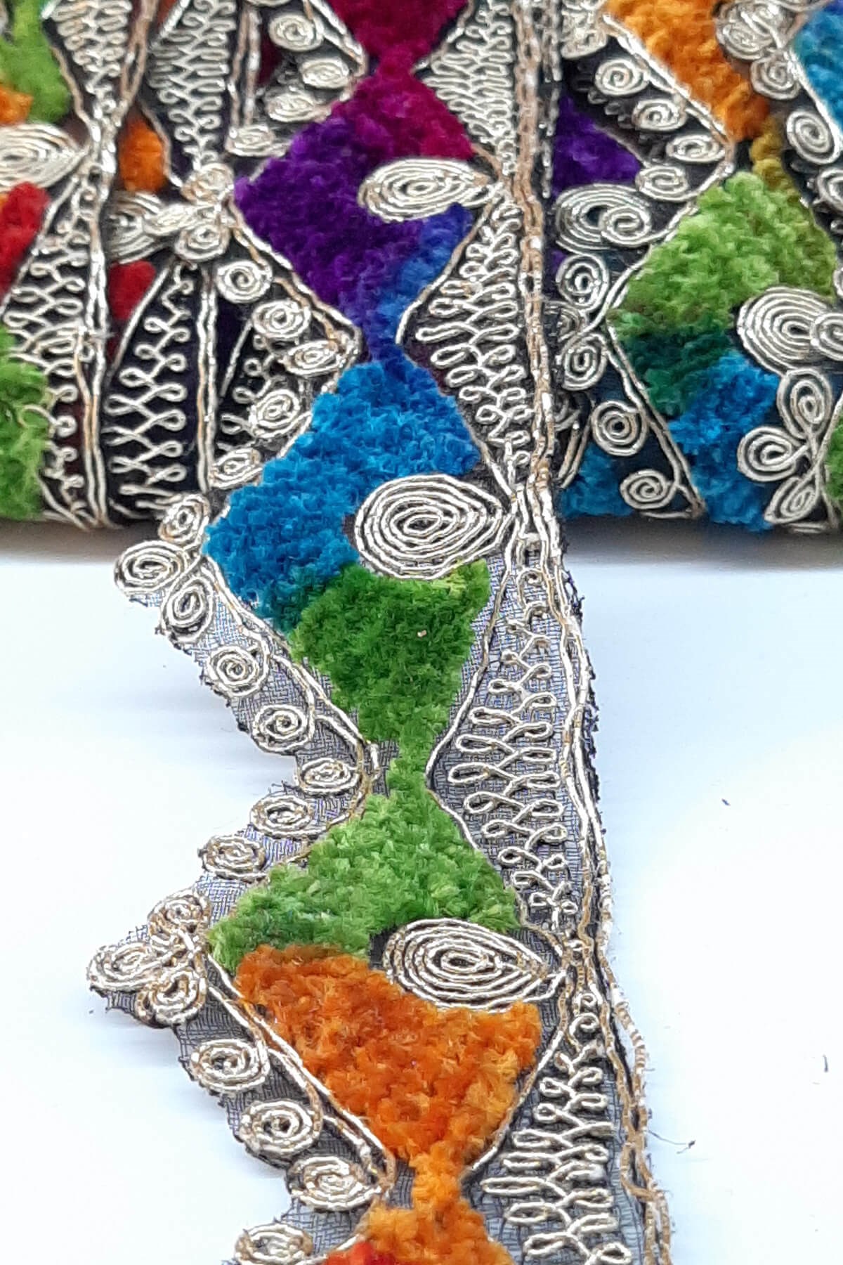 Üçgen Kenar Desenli Antik Şerit Güpür