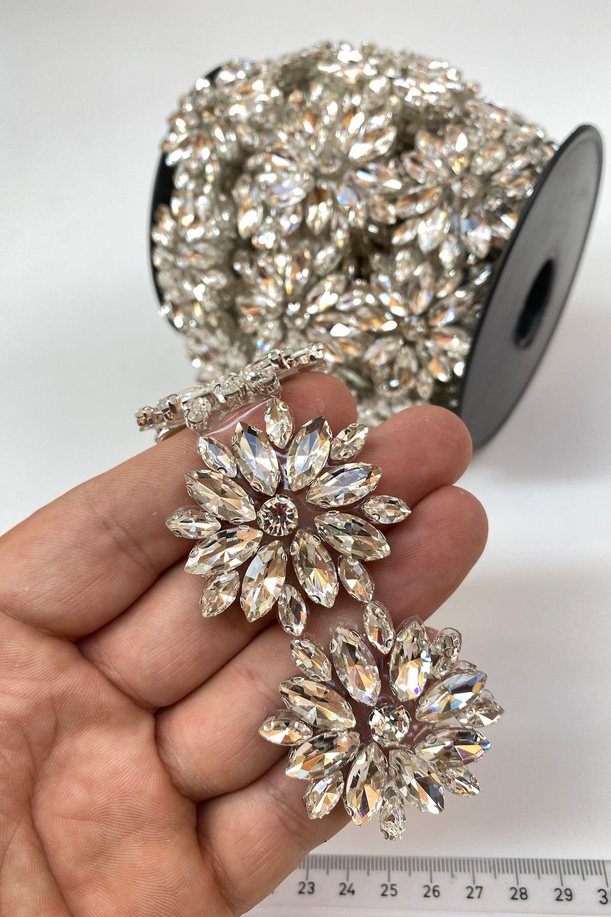 Ütüyle Yapışan Çiçek Mekik Taşlı Abiye Şerit Bordür