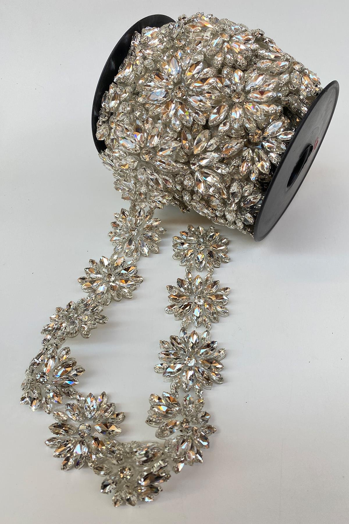 Ütüyle Yapışan Çiçek Mekik Taşlı Abiye Şerit Bordür