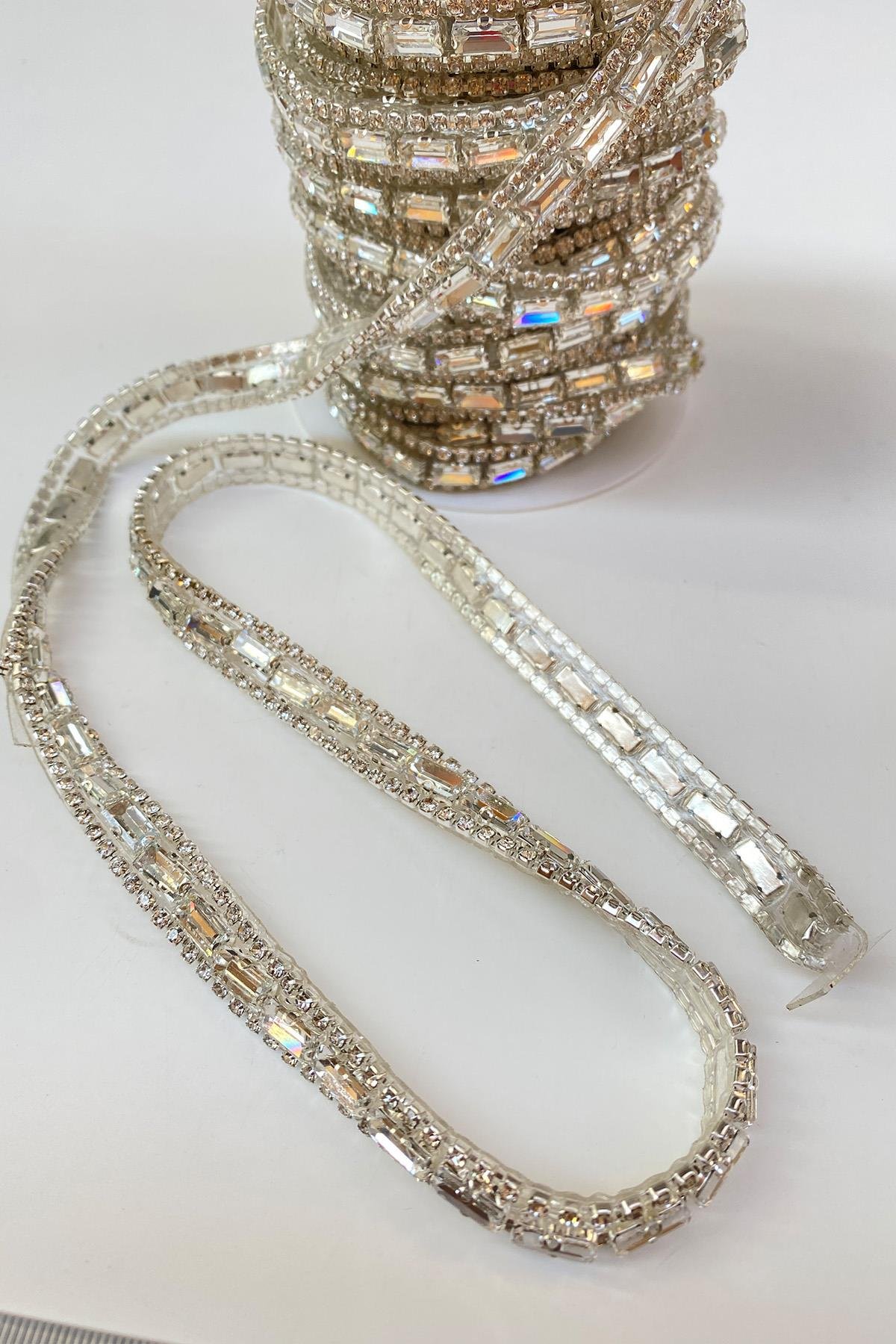 Ütüyle Yapışan Kasalı İnce Badem Taşlı Abiye Şerit Bordür