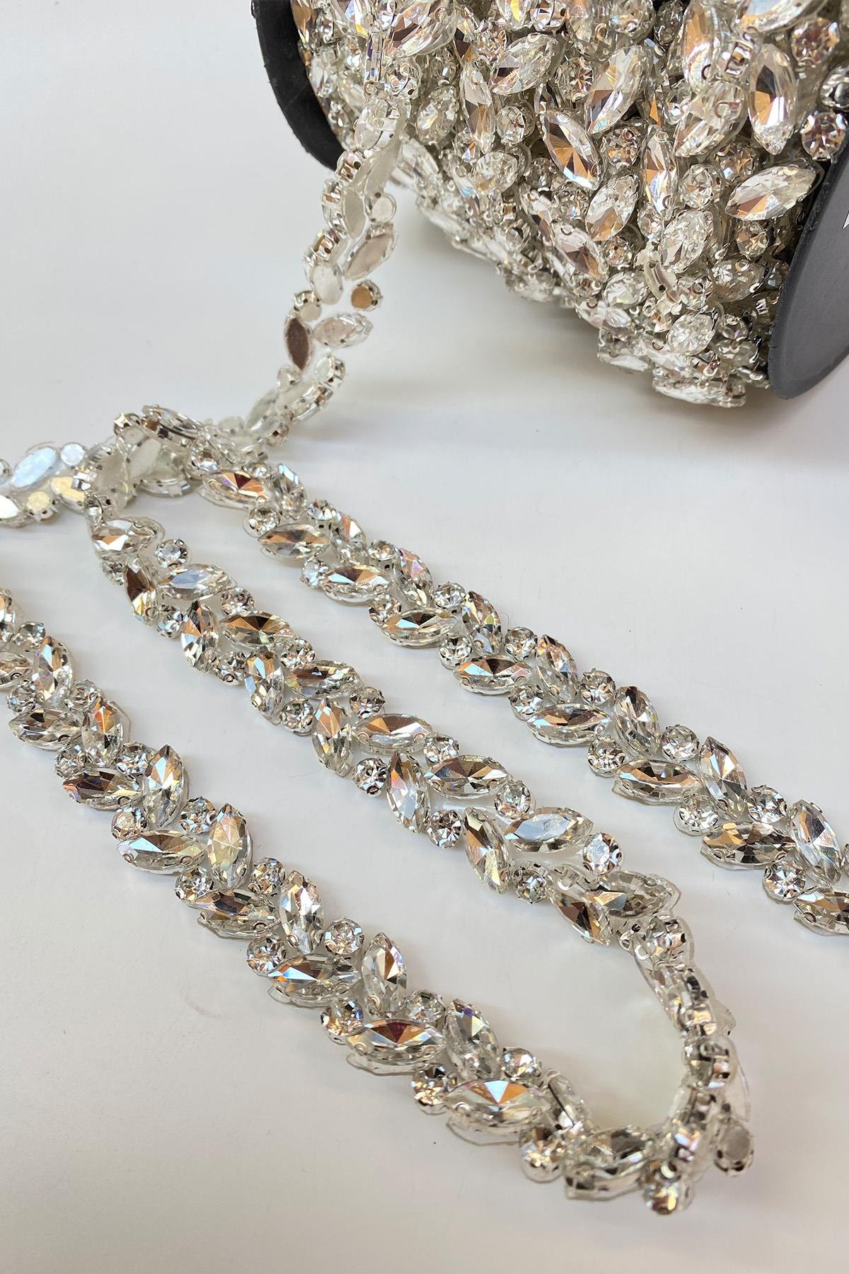 Ütüyle Yapışan Küçük Mekik Taşlı Abiye Şerit Bordür