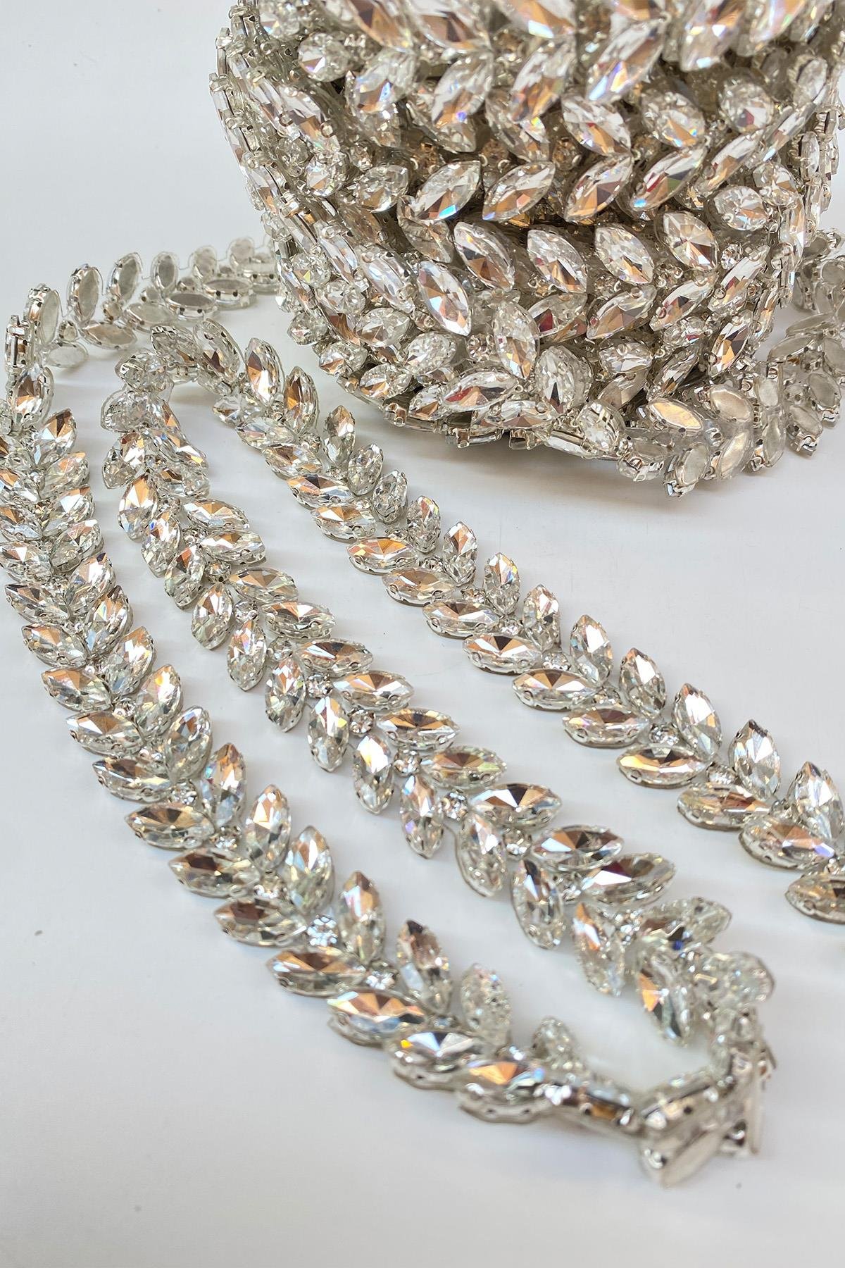 Ütüyle Yapışan Mekik Taşlı Abiye Şerit Bordür