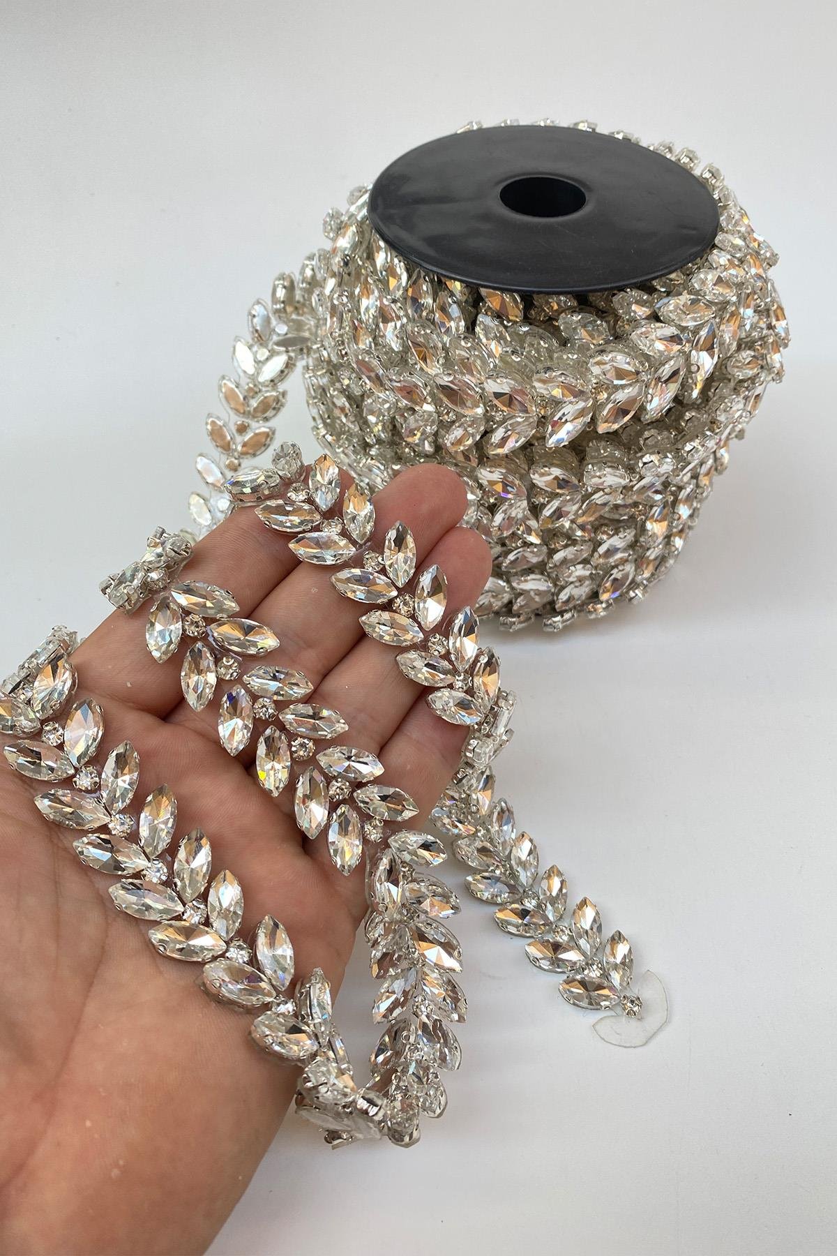 Ütüyle Yapışan Mekik Taşlı Abiye Şerit Bordür