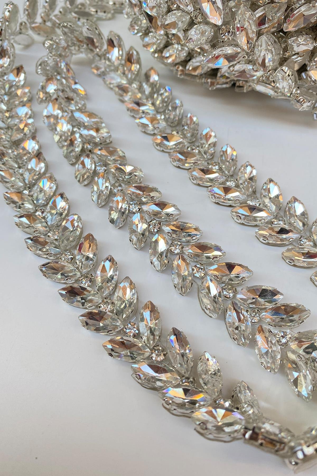 Ütüyle Yapışan Mekik Taşlı Abiye Şerit Bordür