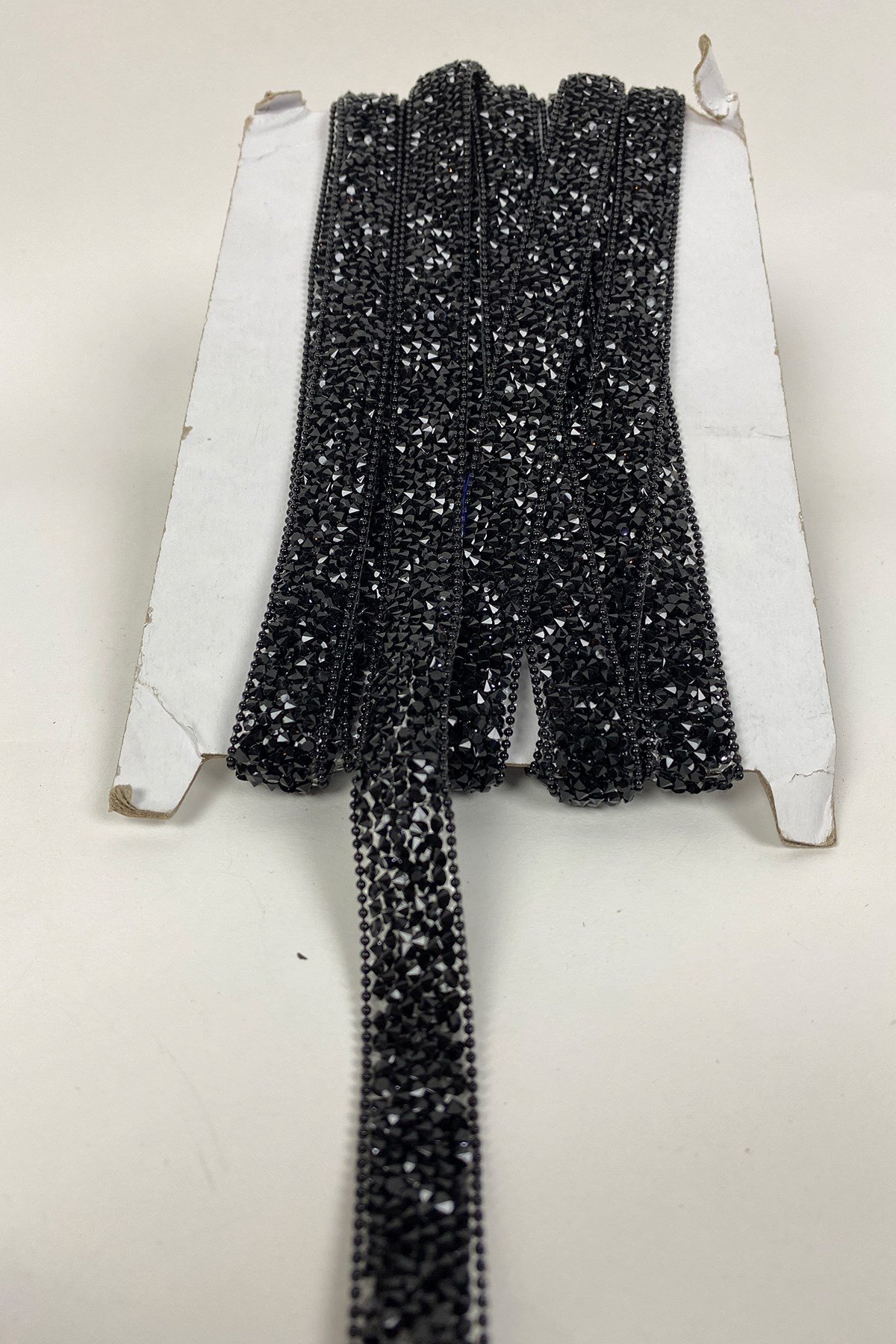 Ütüyle Yapışan Taşlı Zincirli Şerit Aplik