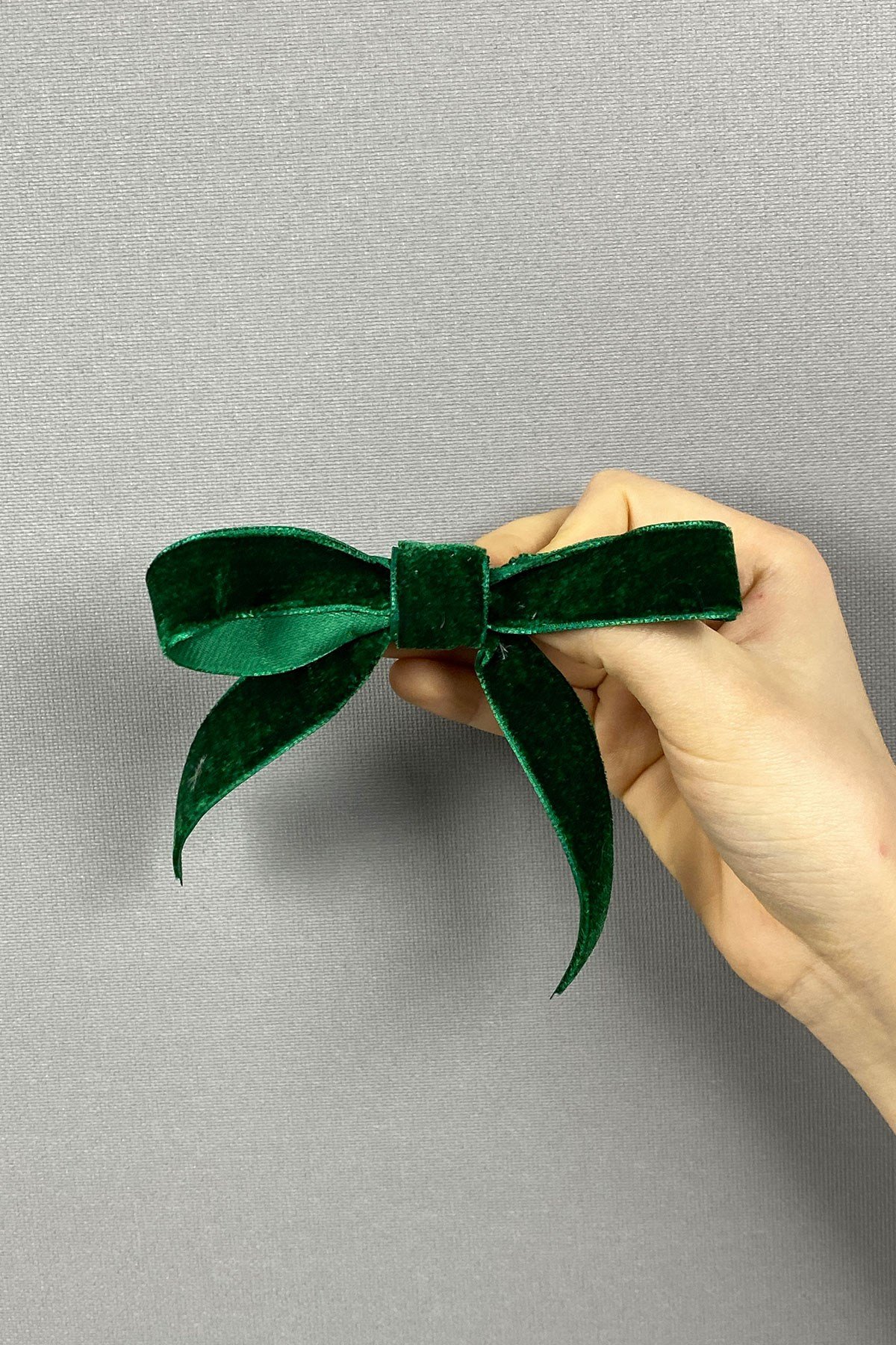 Yeşil Fiyonklu Kadife Kurdeleli Saç Tokası