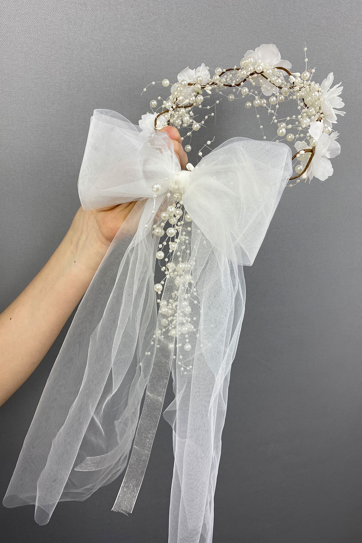 Yogun İncili Fiyonklu Özel Tasarım Dış Çekim Gelin Tacı ve Aksesuarı